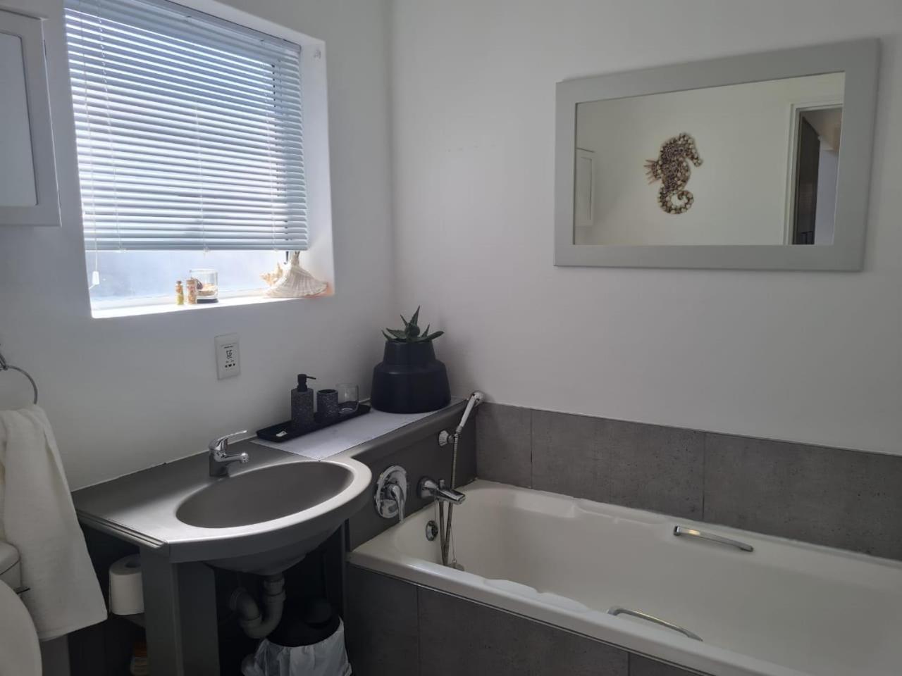 Point Village Accommodation - Wallace 9 view 5