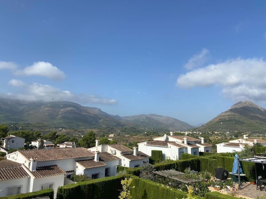 Stunning mountain views! Private Villa with fabulous communal pool!