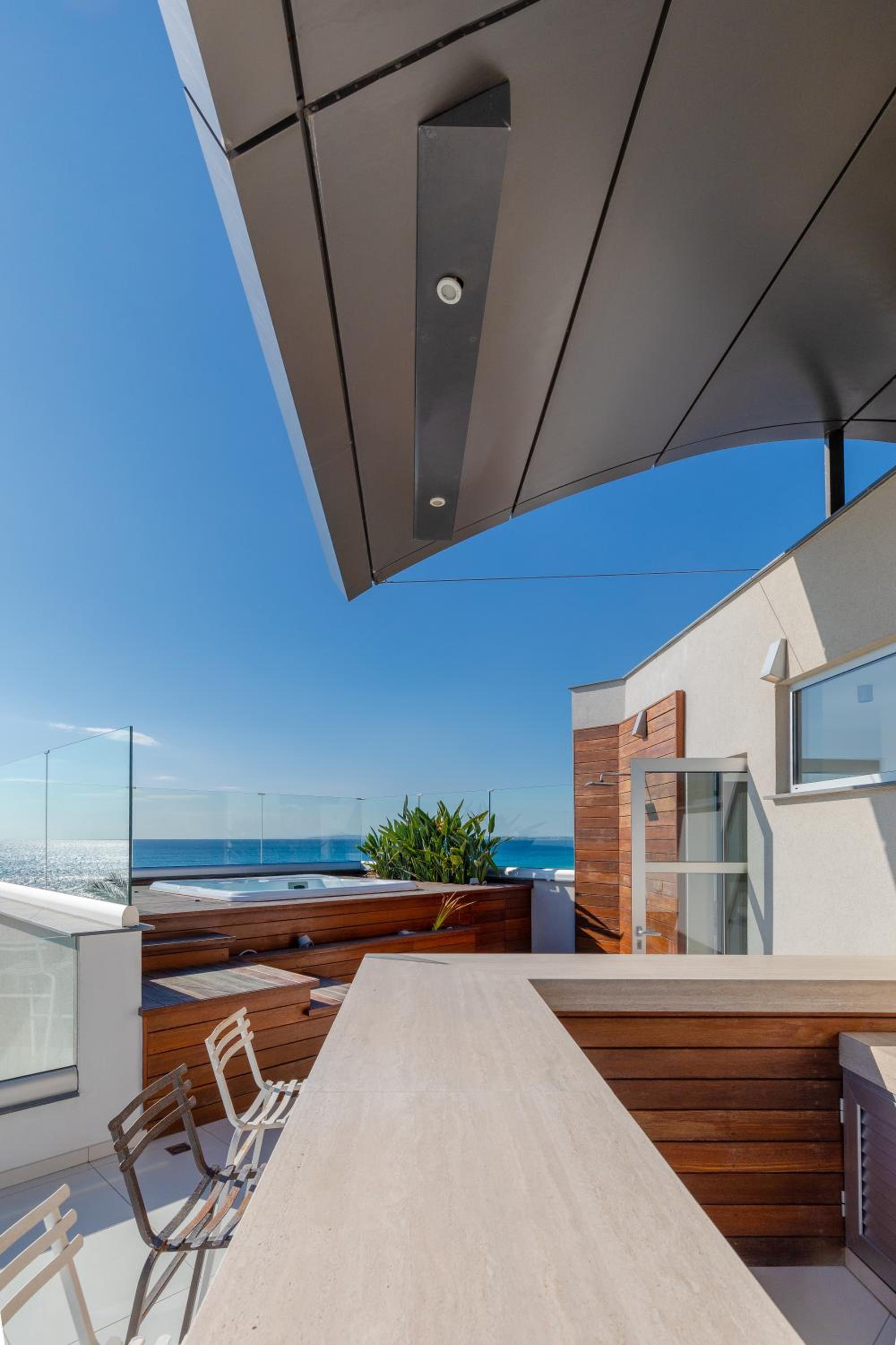 Beachfront Luxury Villa Glory