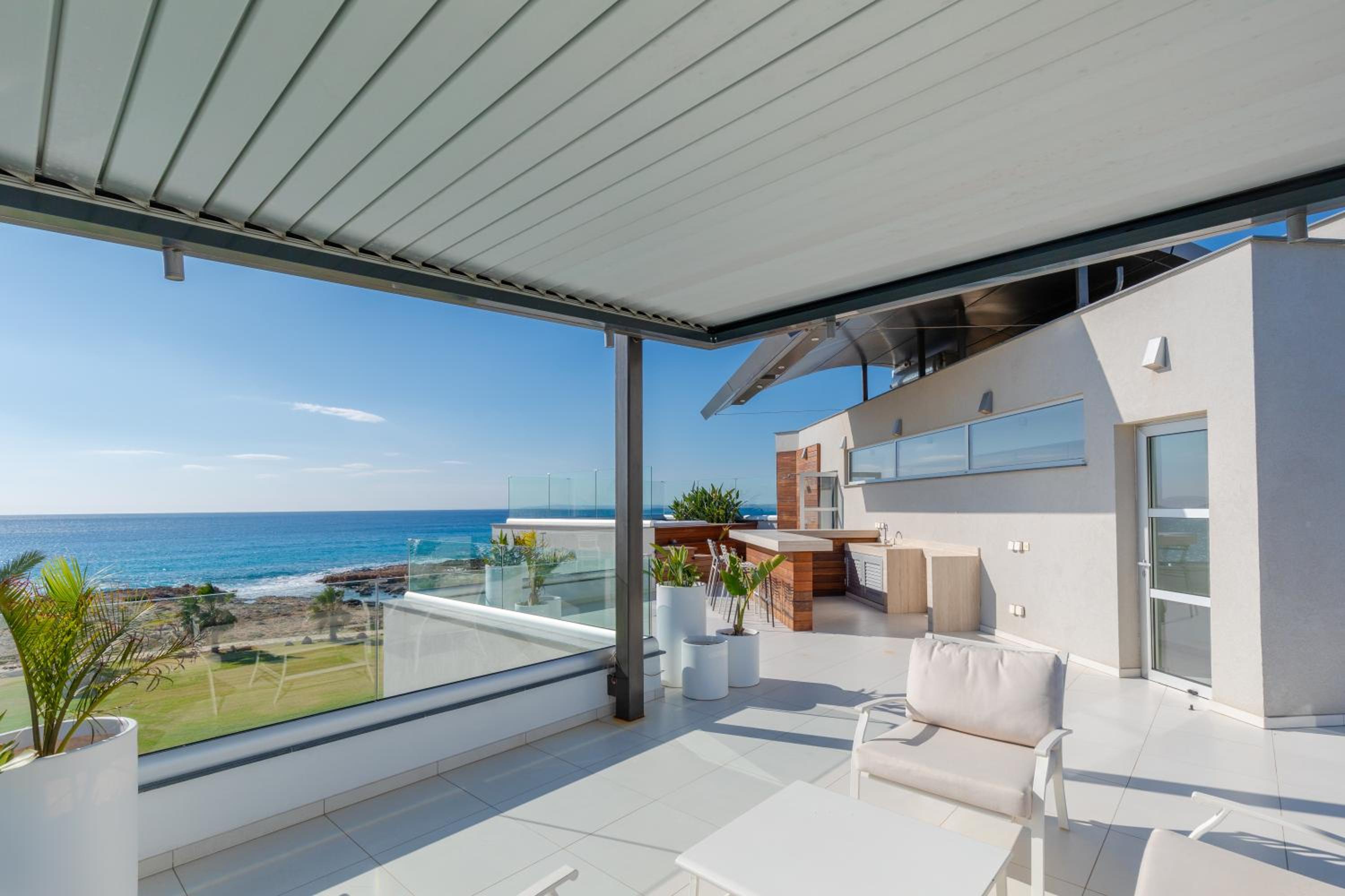 Beachfront Luxury Villa Glory