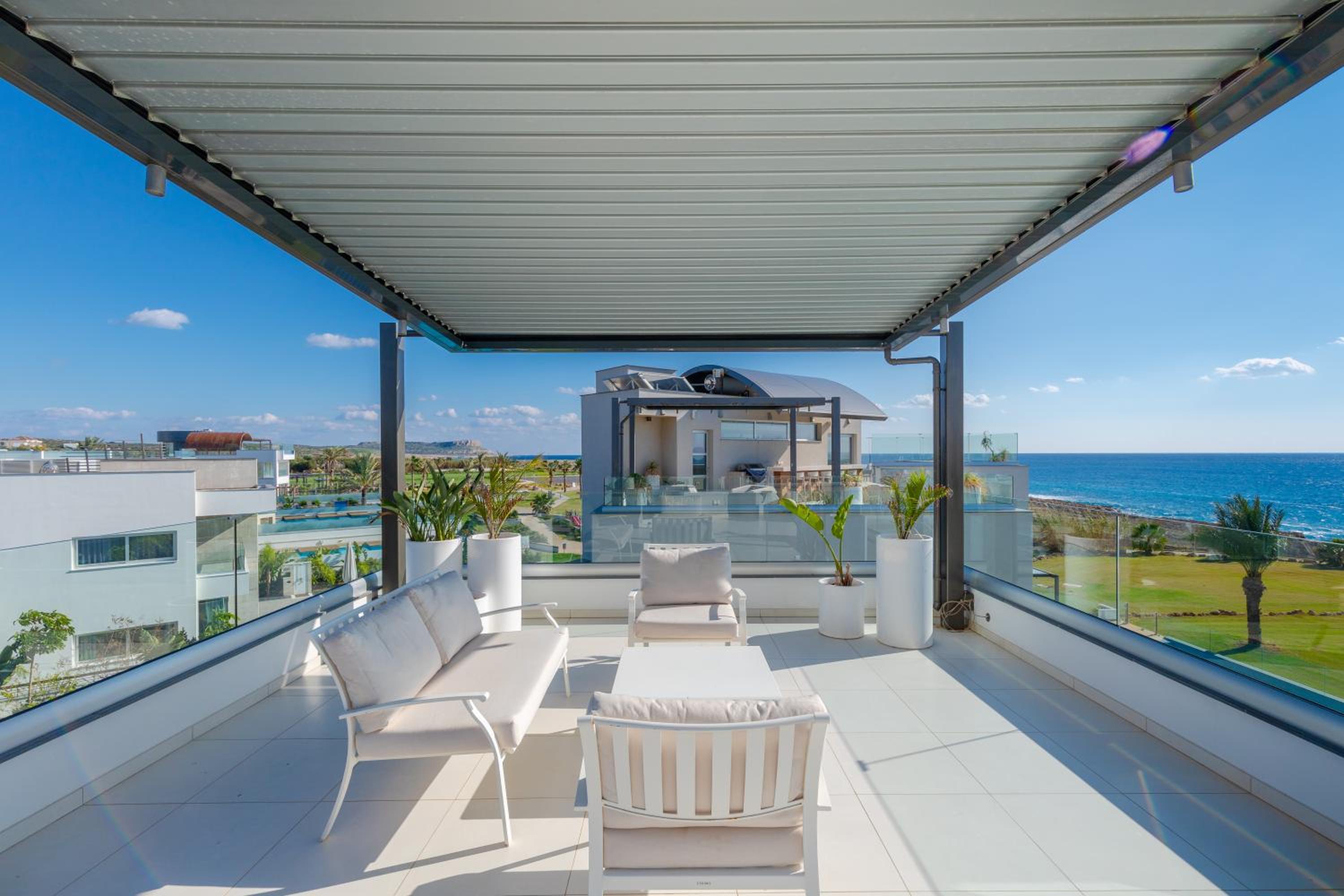 Beachfront Luxury Villa Glory