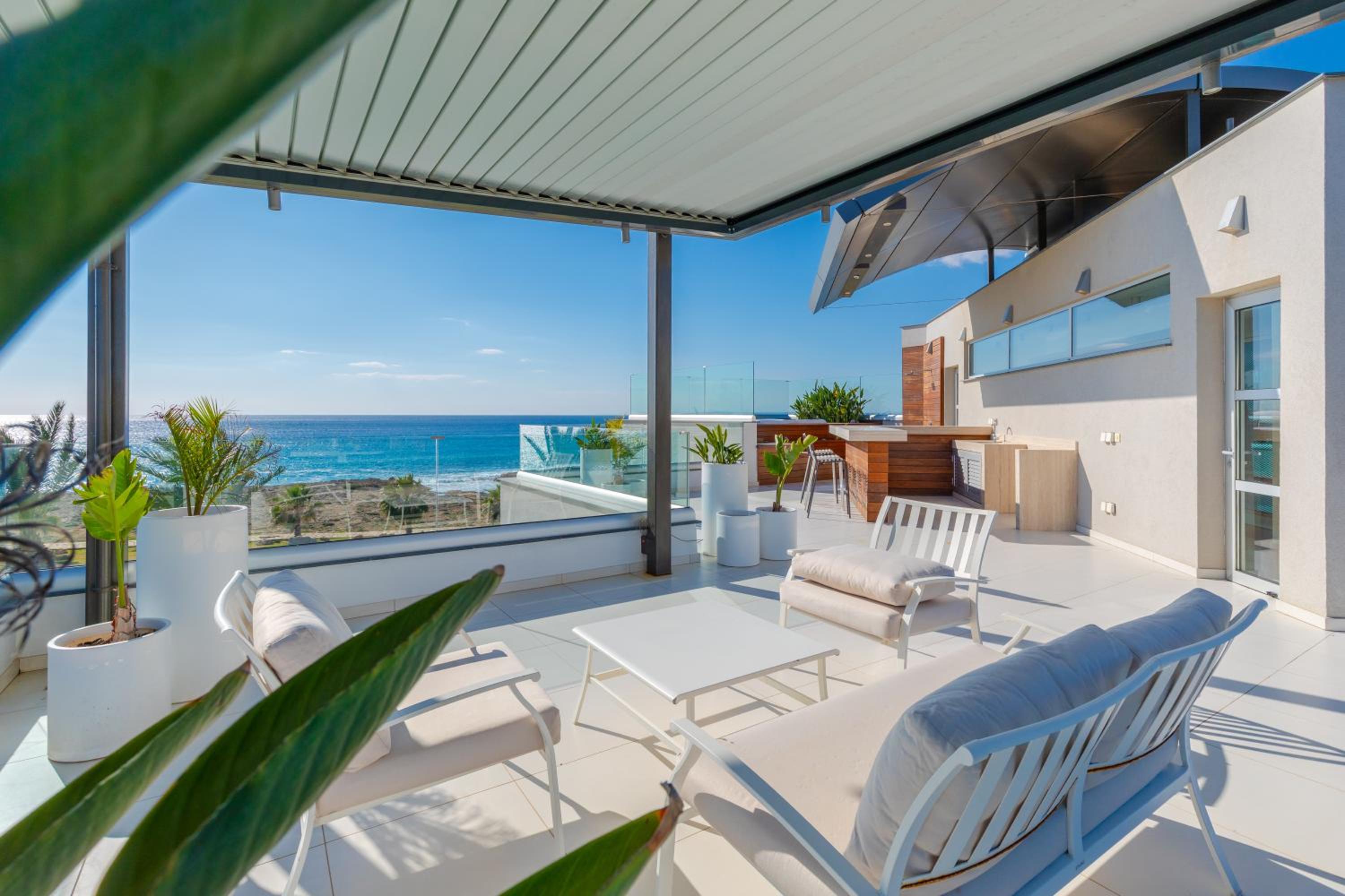 Beachfront Luxury Villa Glory