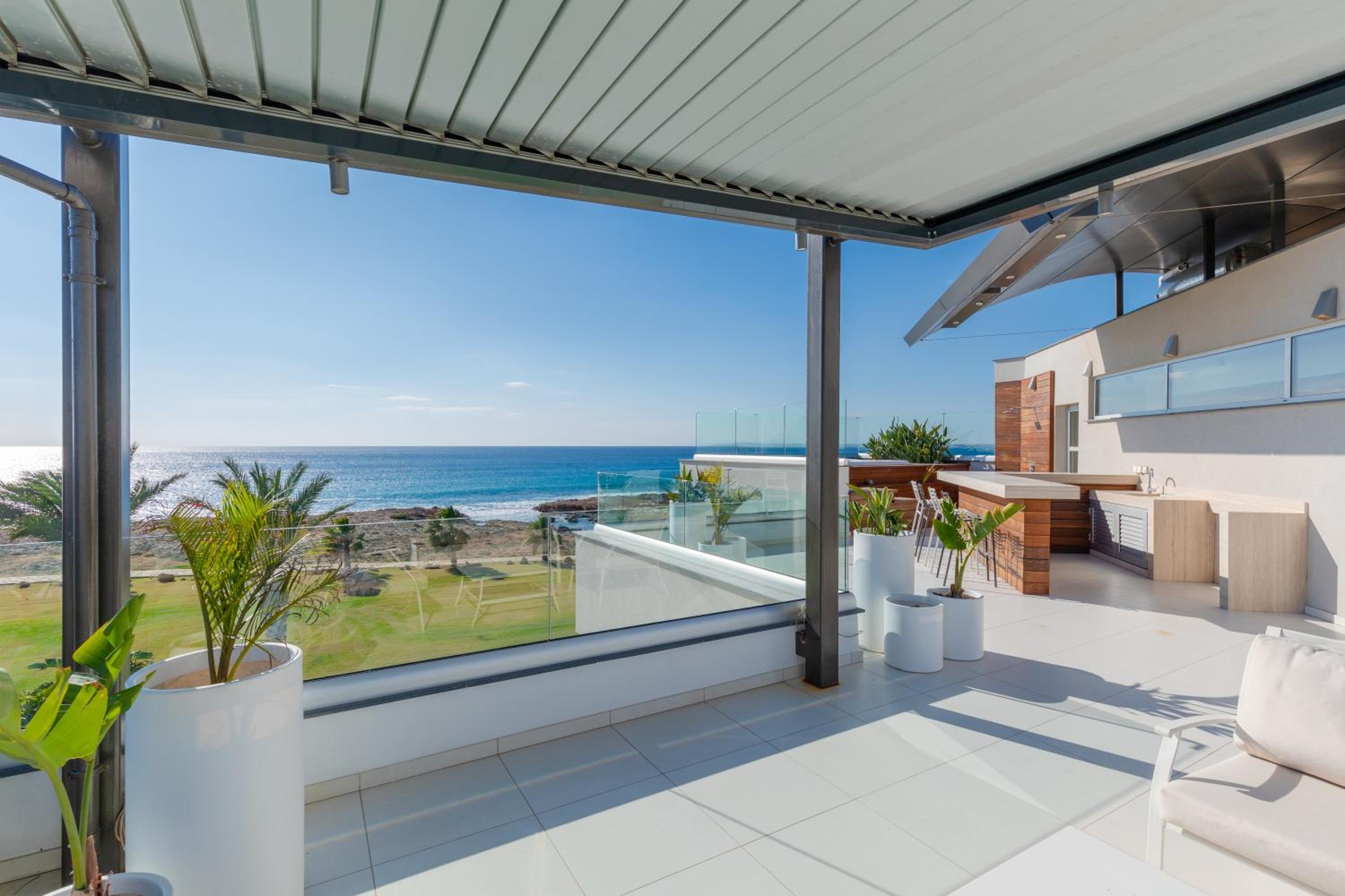 Beachfront Luxury Villa Glory