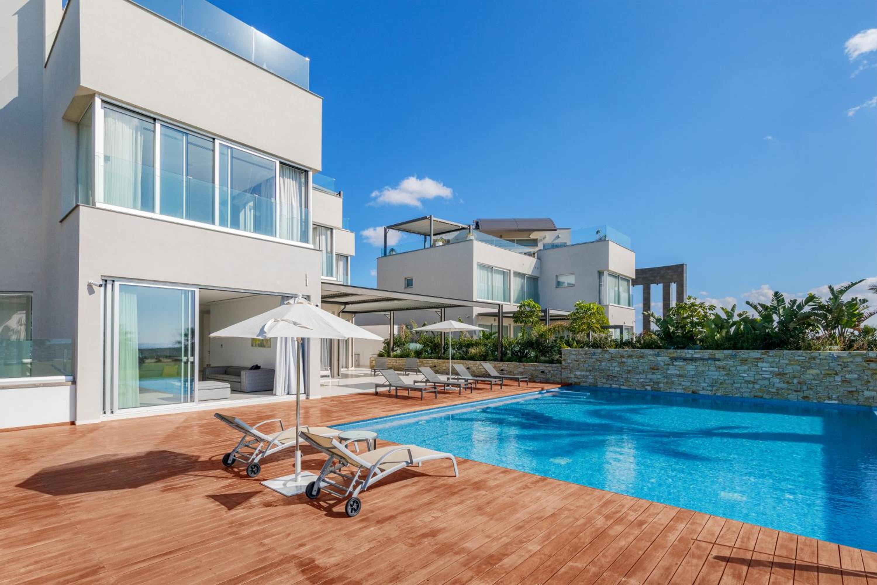 Beachfront Luxury Villa Glory