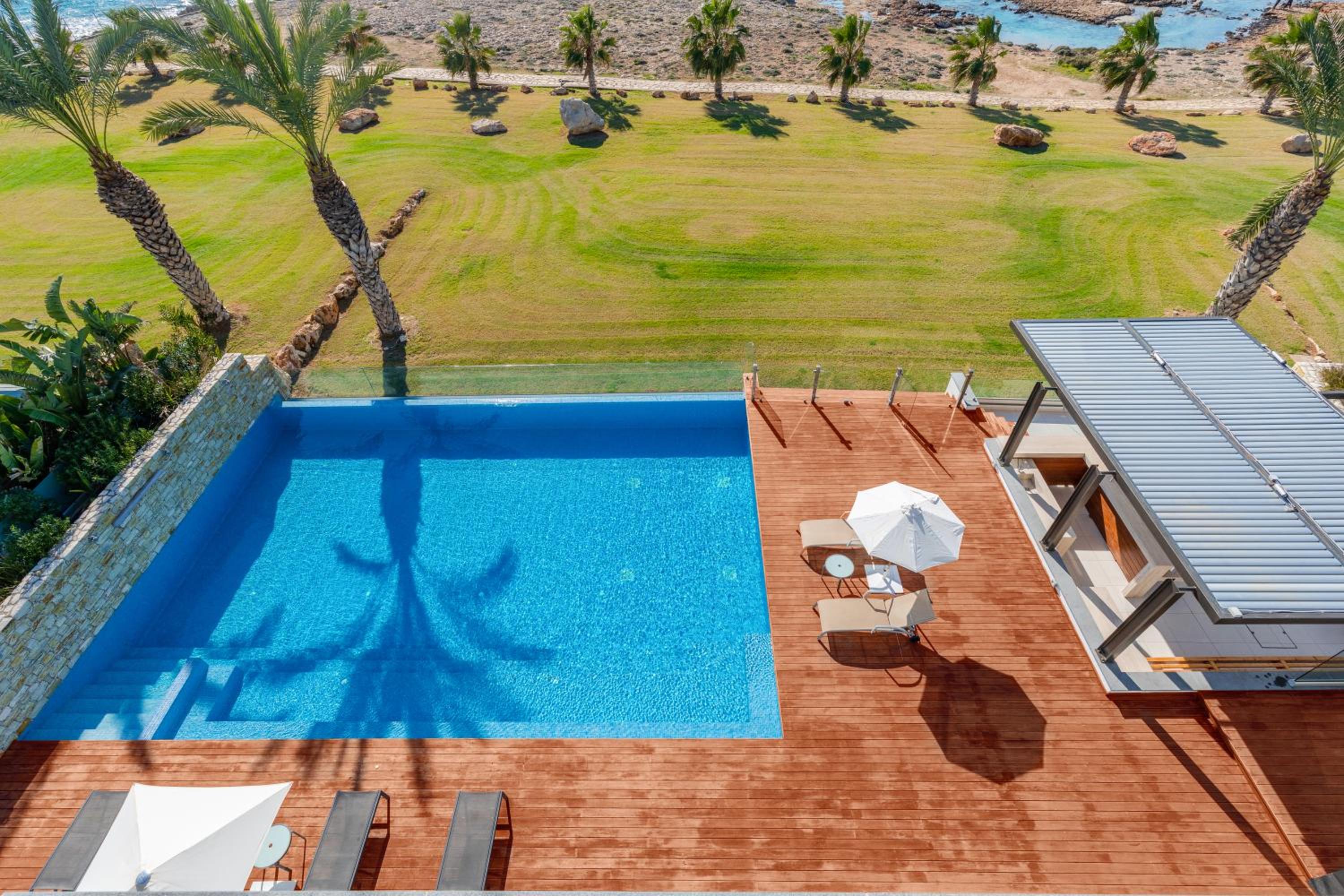 Beachfront Luxury Villa Glory