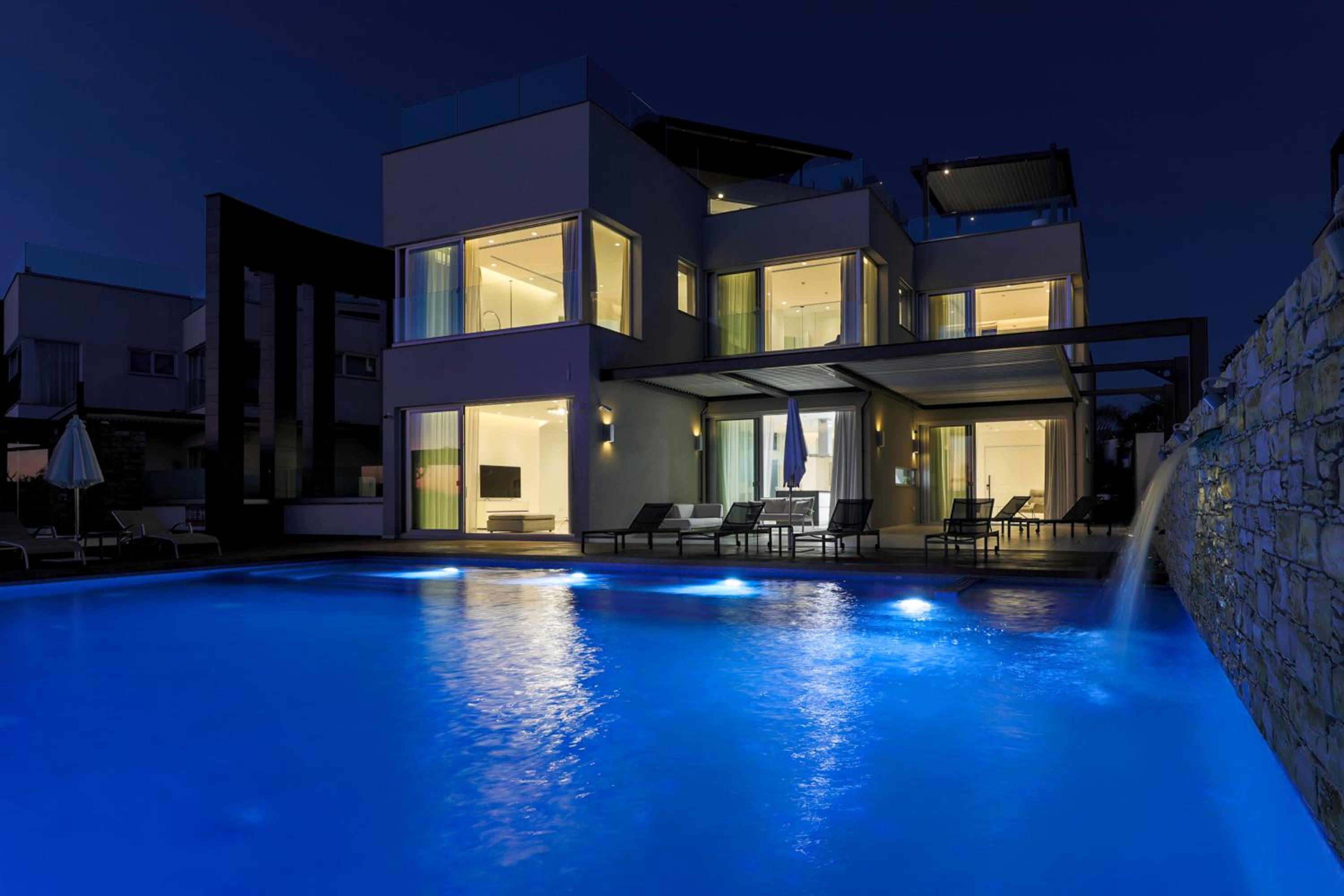 Beachfront Luxury Villa Glory