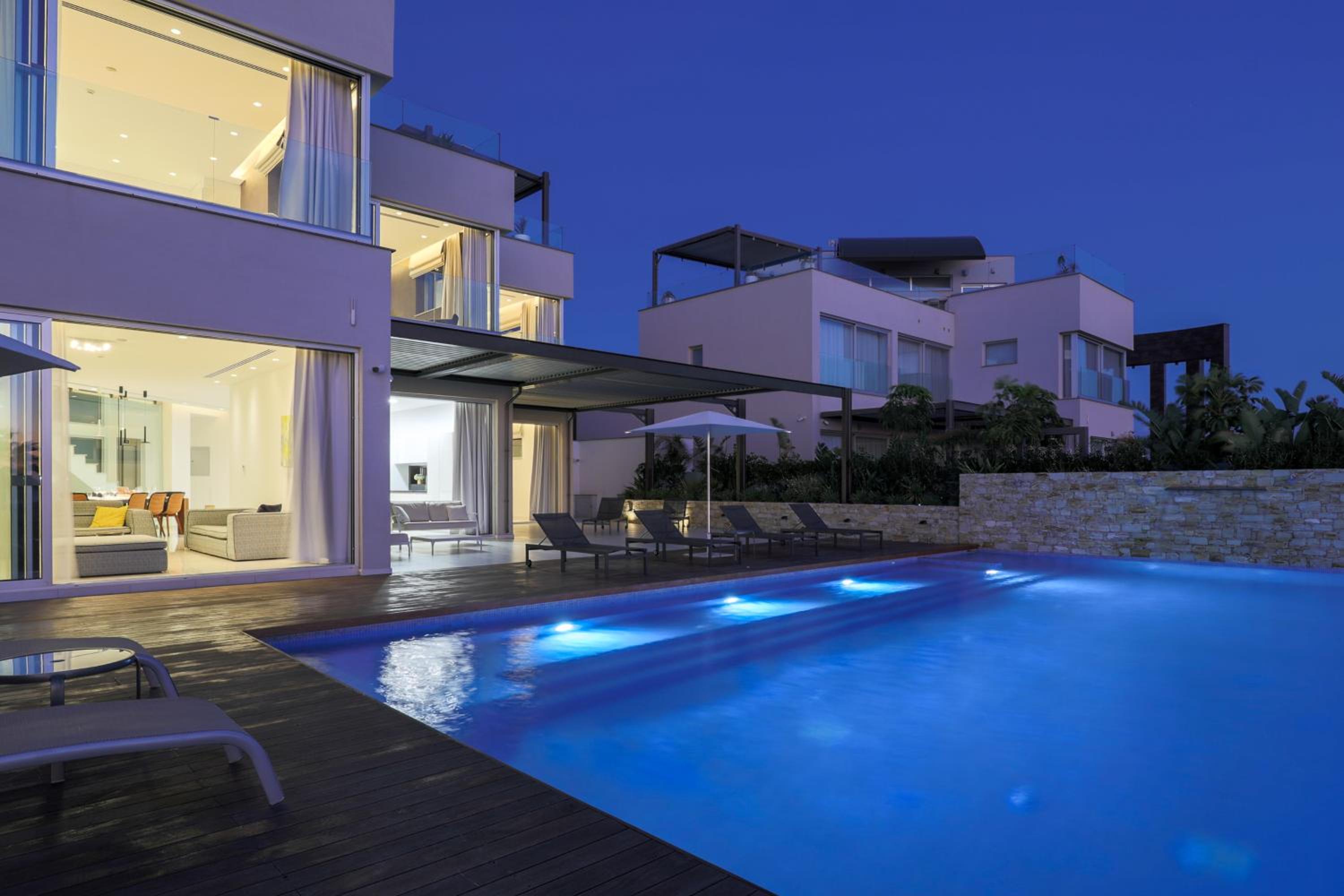 Beachfront Luxury Villa Glory