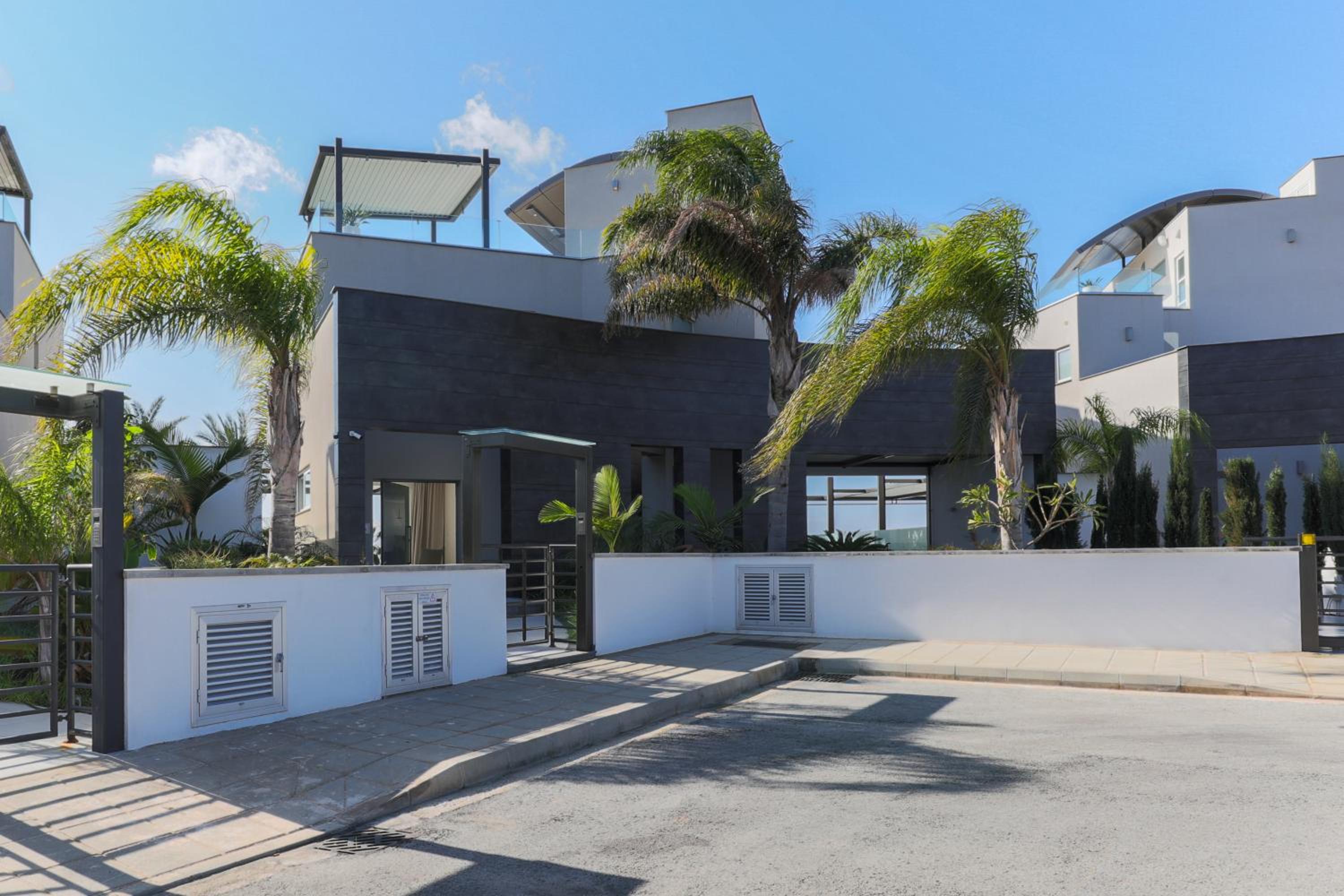 Beachfront Luxury Villa Glory