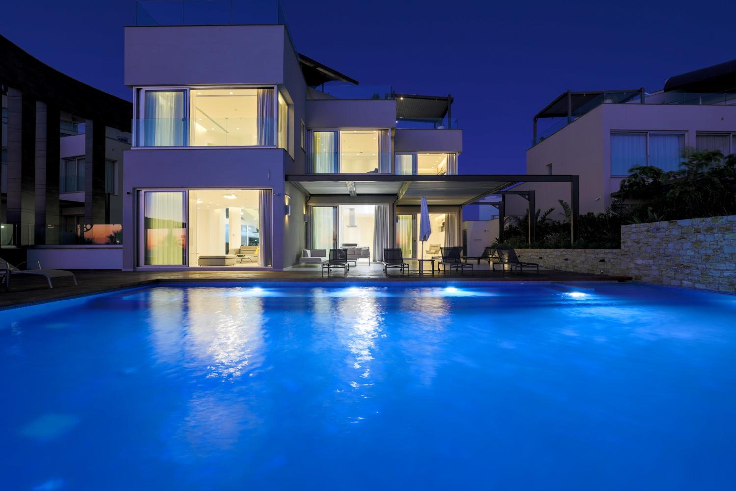Beachfront Luxury Villa Glory