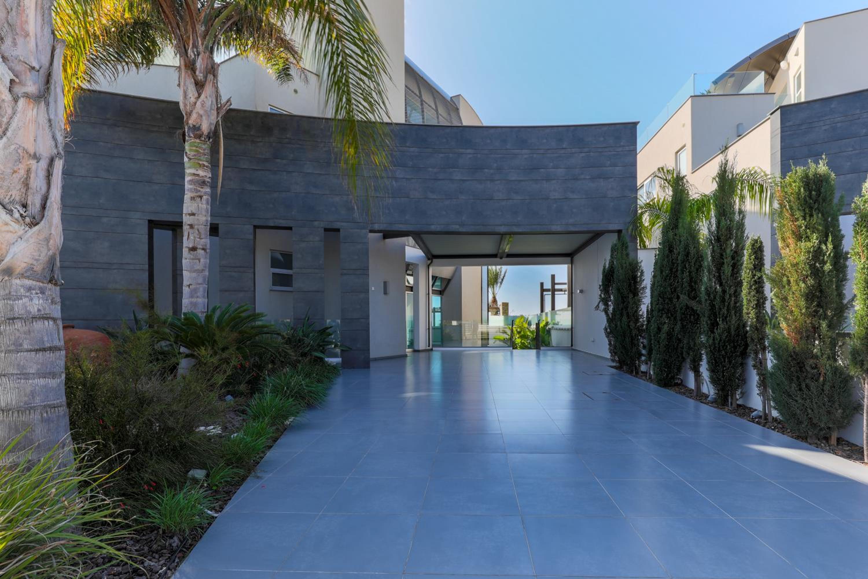 Beachfront Luxury Villa Glory
