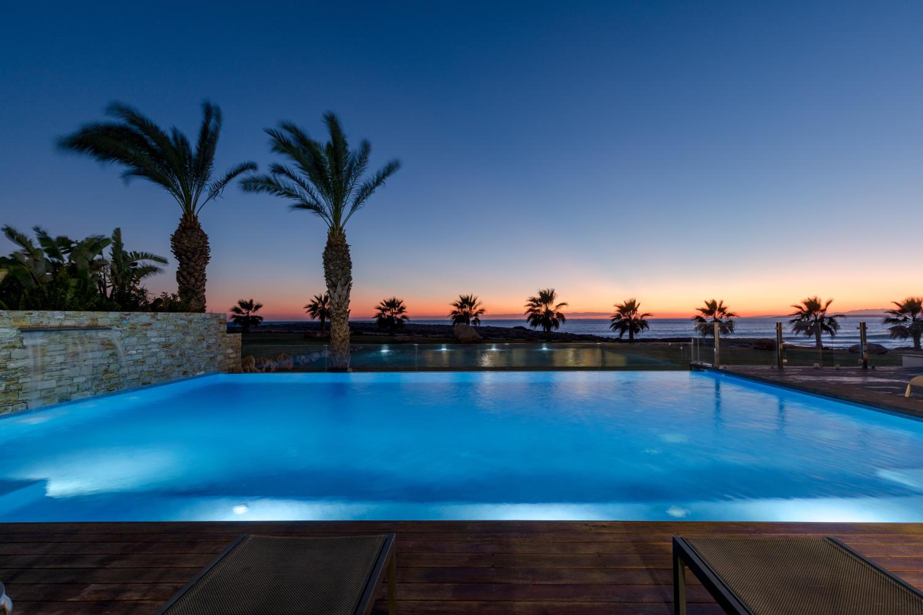 Beachfront Luxury Villa Glory