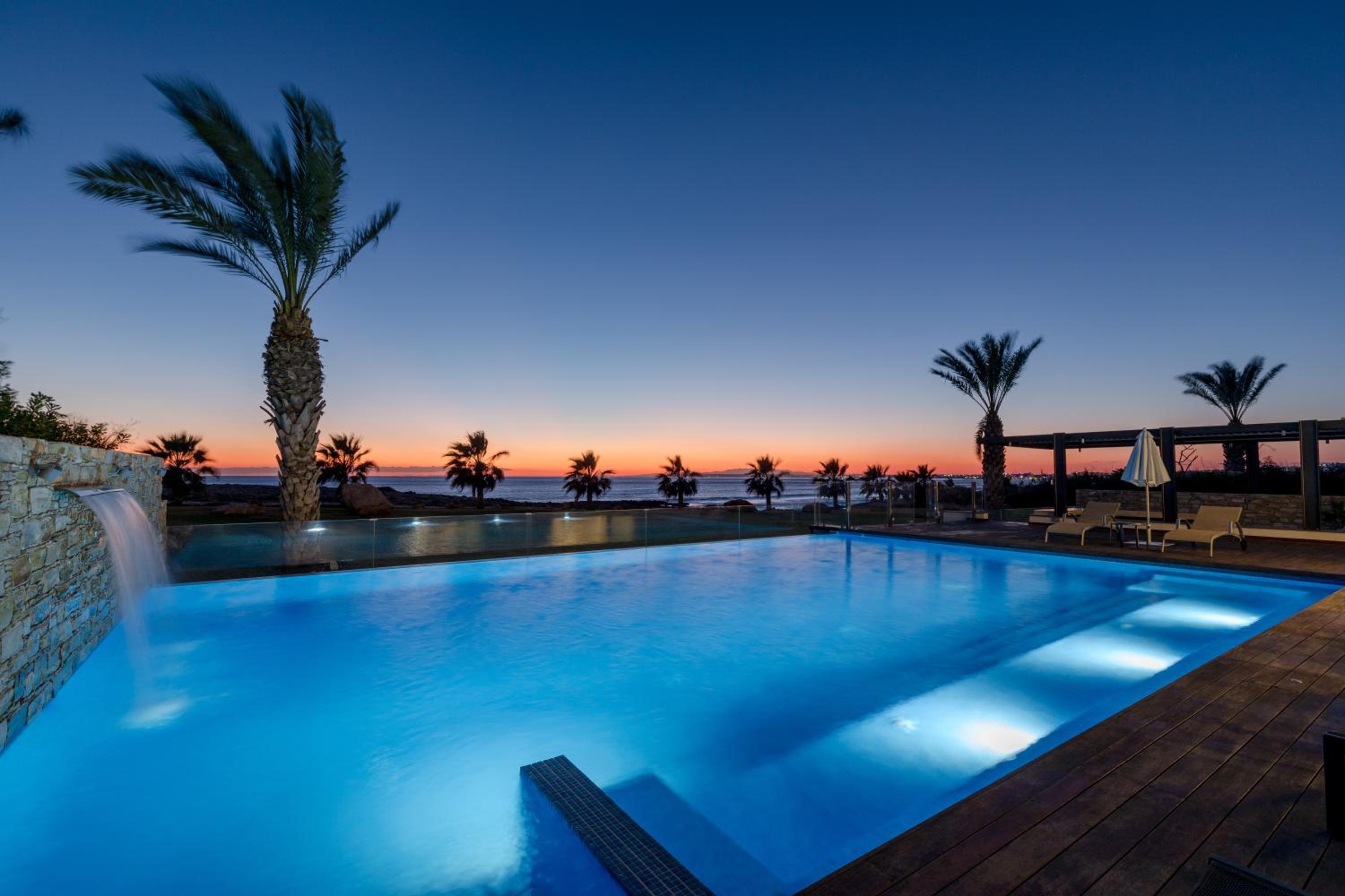 Beachfront Luxury Villa Glory