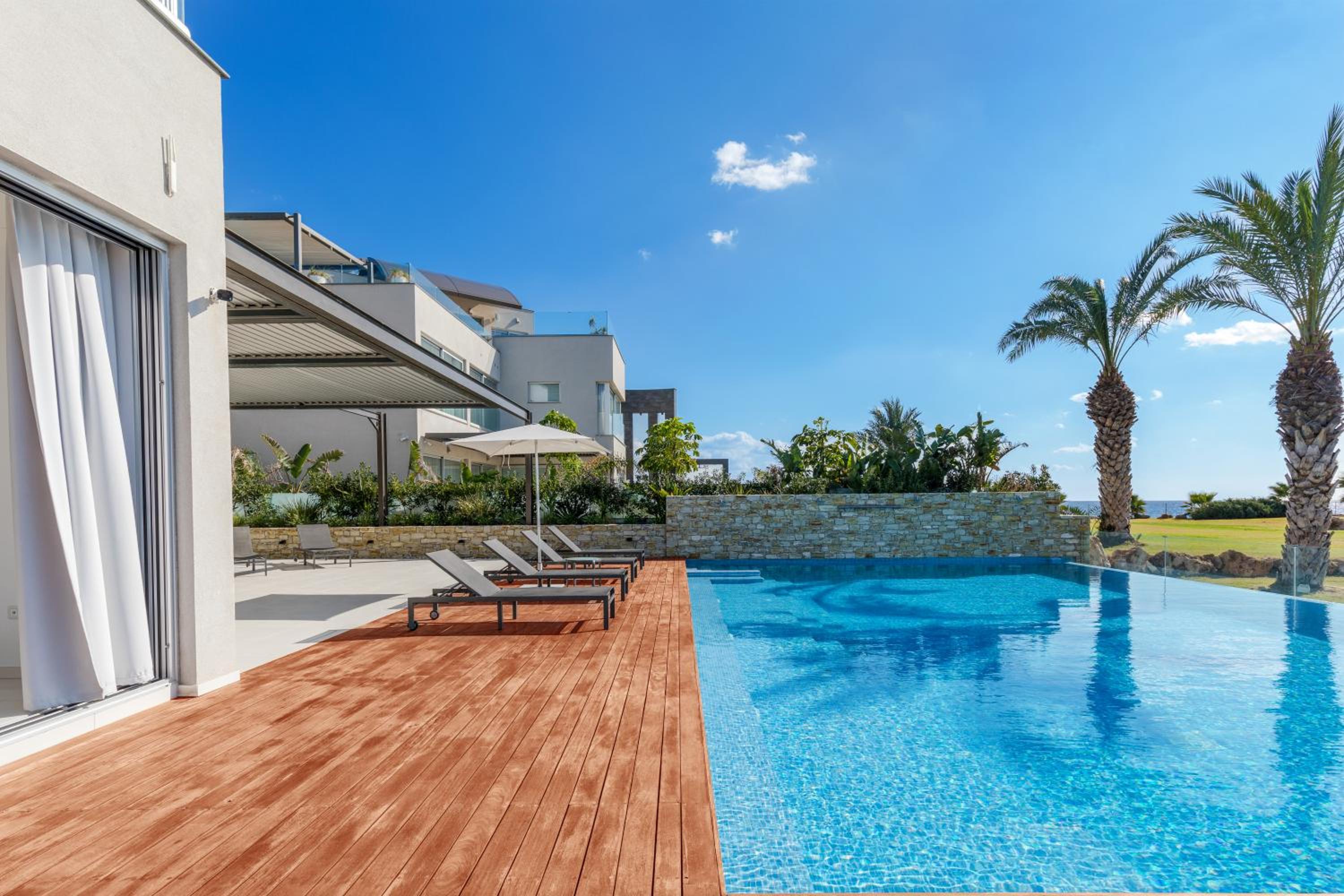 Beachfront Luxury Villa Glory