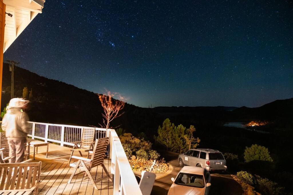 A LIVING CANVAS Amazing Lake View Custom Home