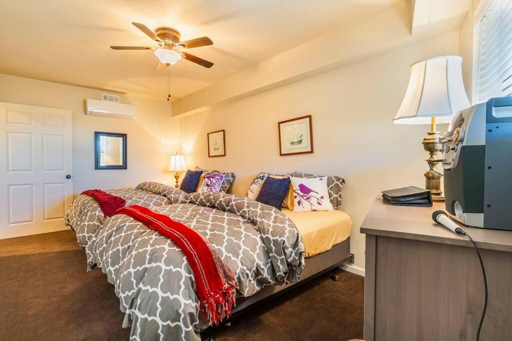 A LIVING CANVAS Amazing Lake View Custom Home