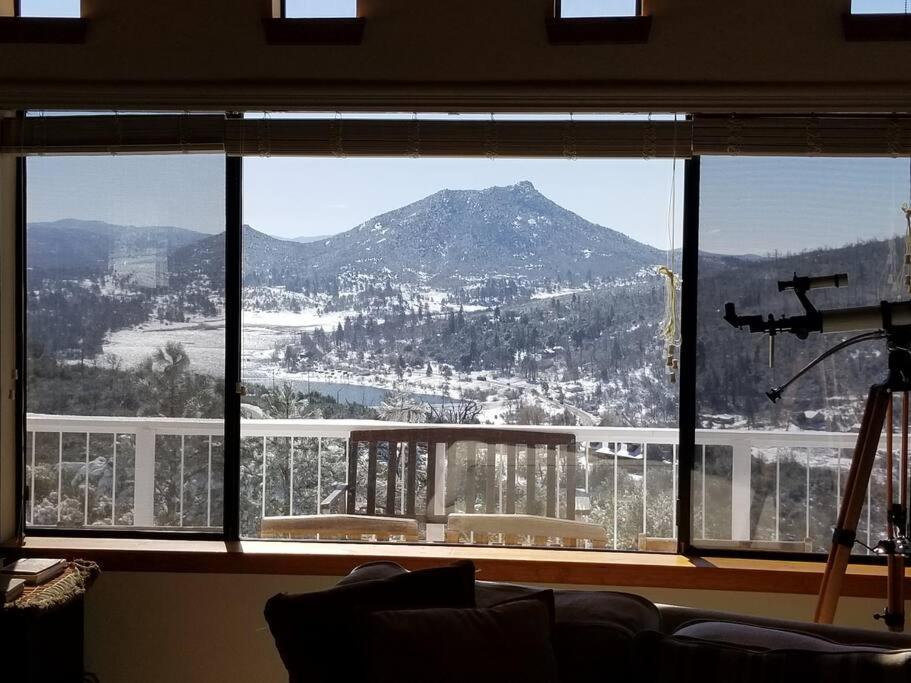 A LIVING CANVAS Amazing Lake View Custom Home