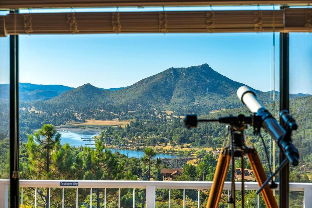 A LIVING CANVAS Amazing Lake View Custom Home