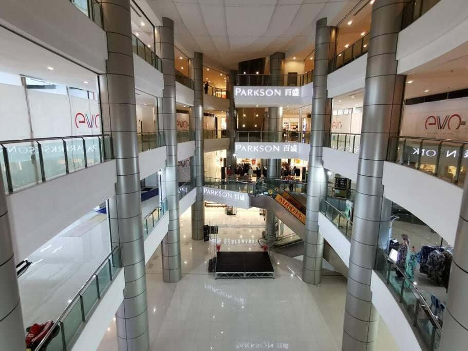 Eko Studio@EVO SOHO BANGI with NETFLIX & WIFI view 2