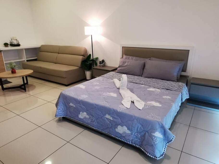 Majectic Studio + Pool View@EVO BANGI NETFLIX+WIFI photo 1