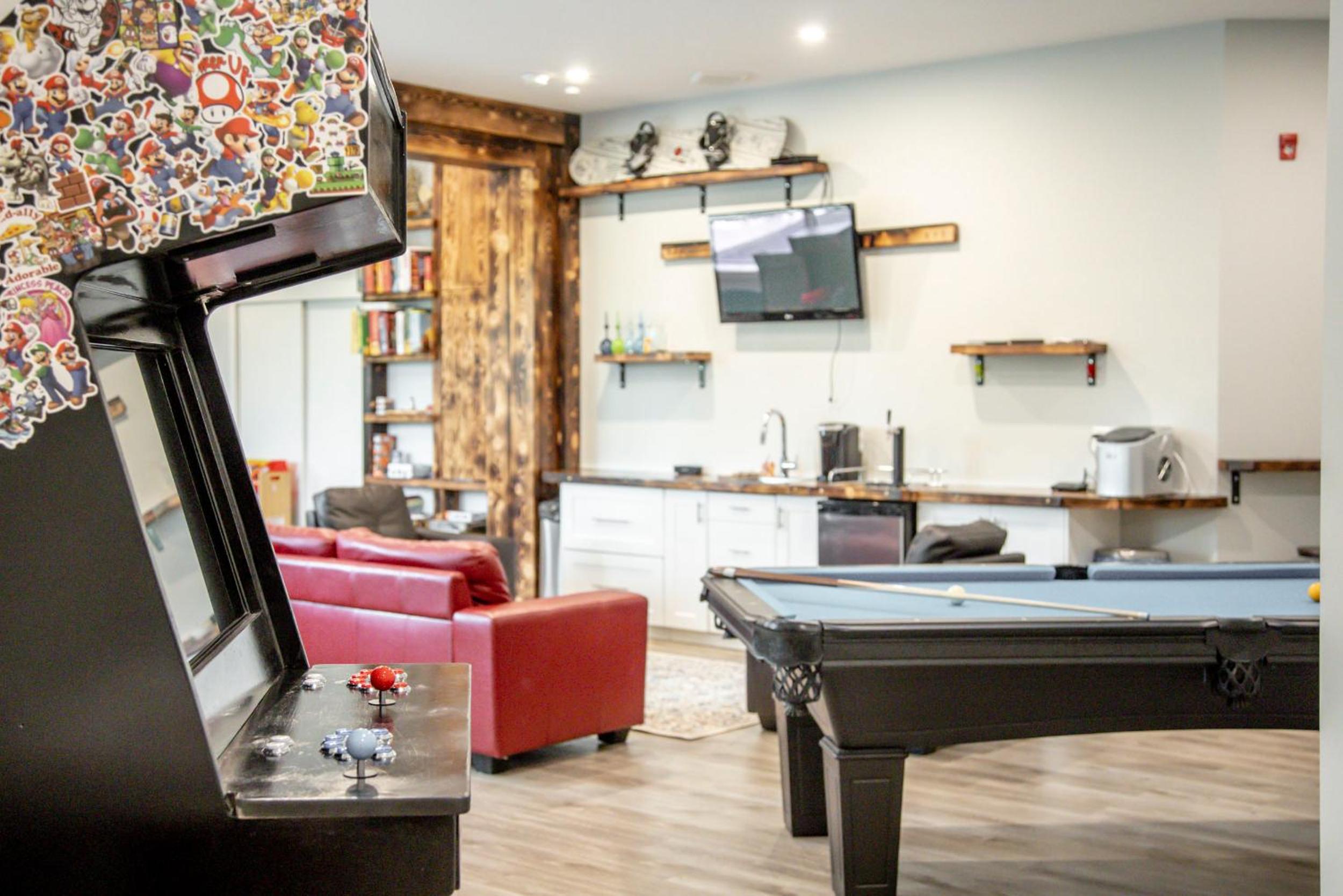Ski in Ski Out with Huge Game Room and Hot Tub