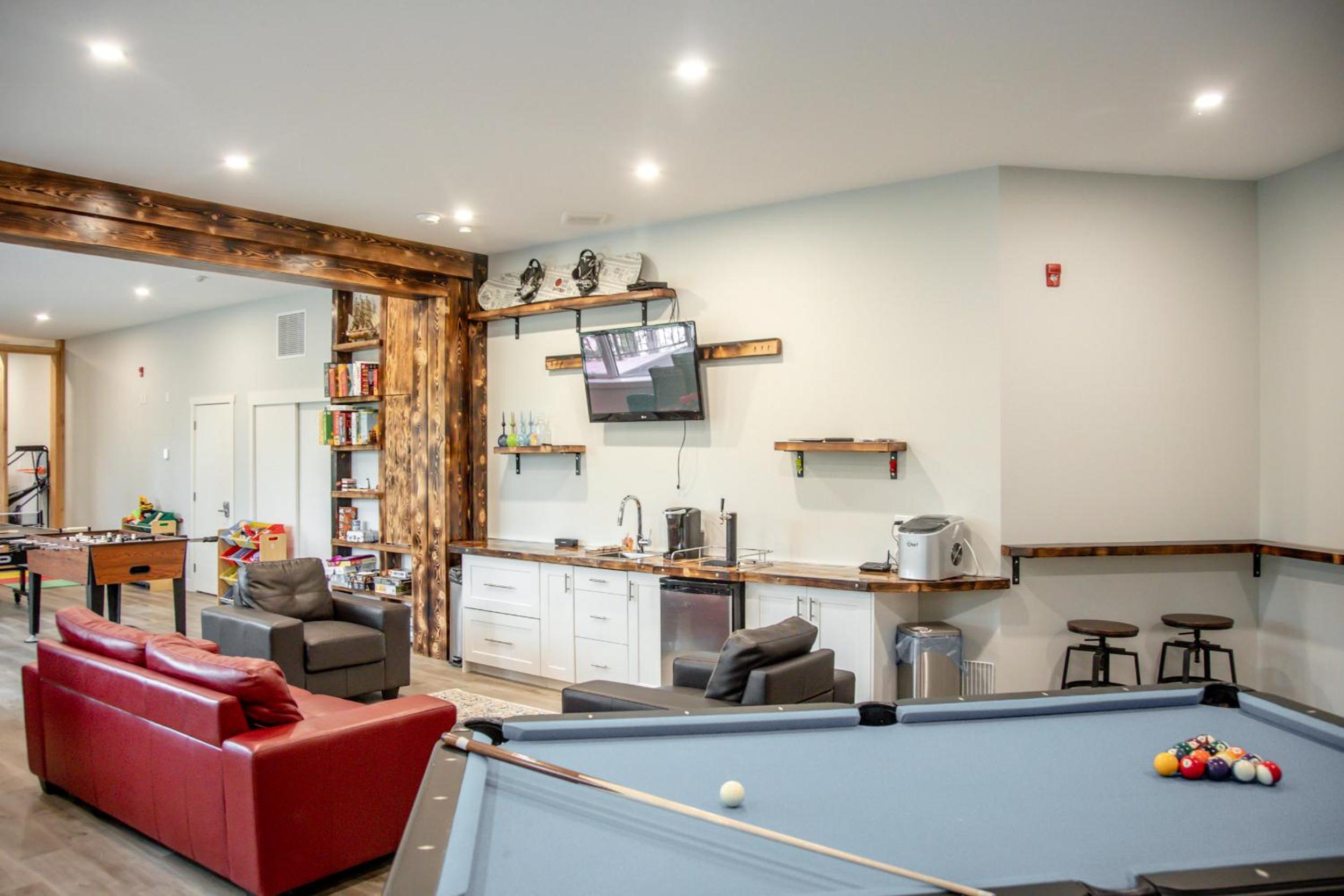 Ski in Ski Out with Huge Game Room and Hot Tub