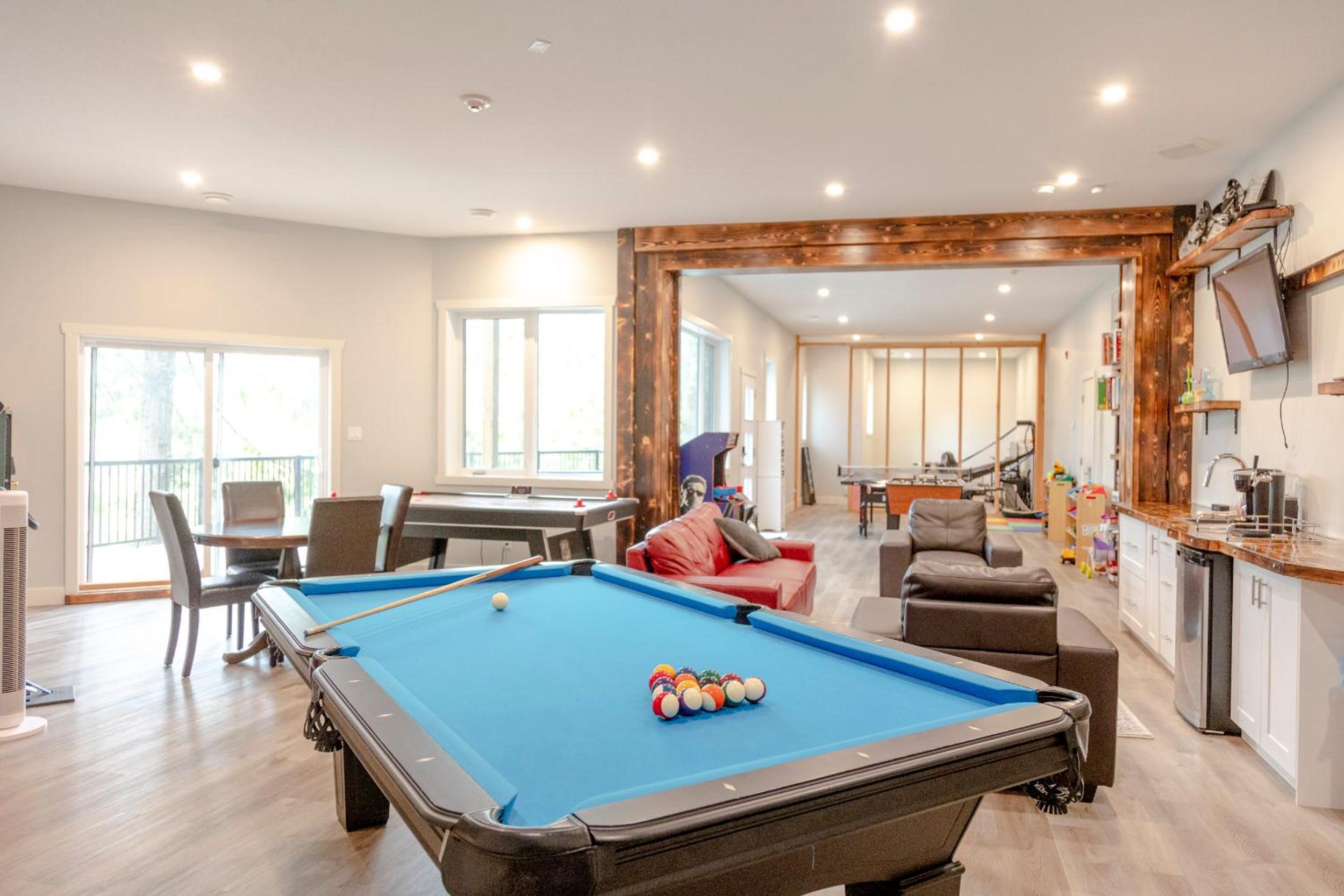 Ski in Ski Out with Huge Game Room and Hot Tub