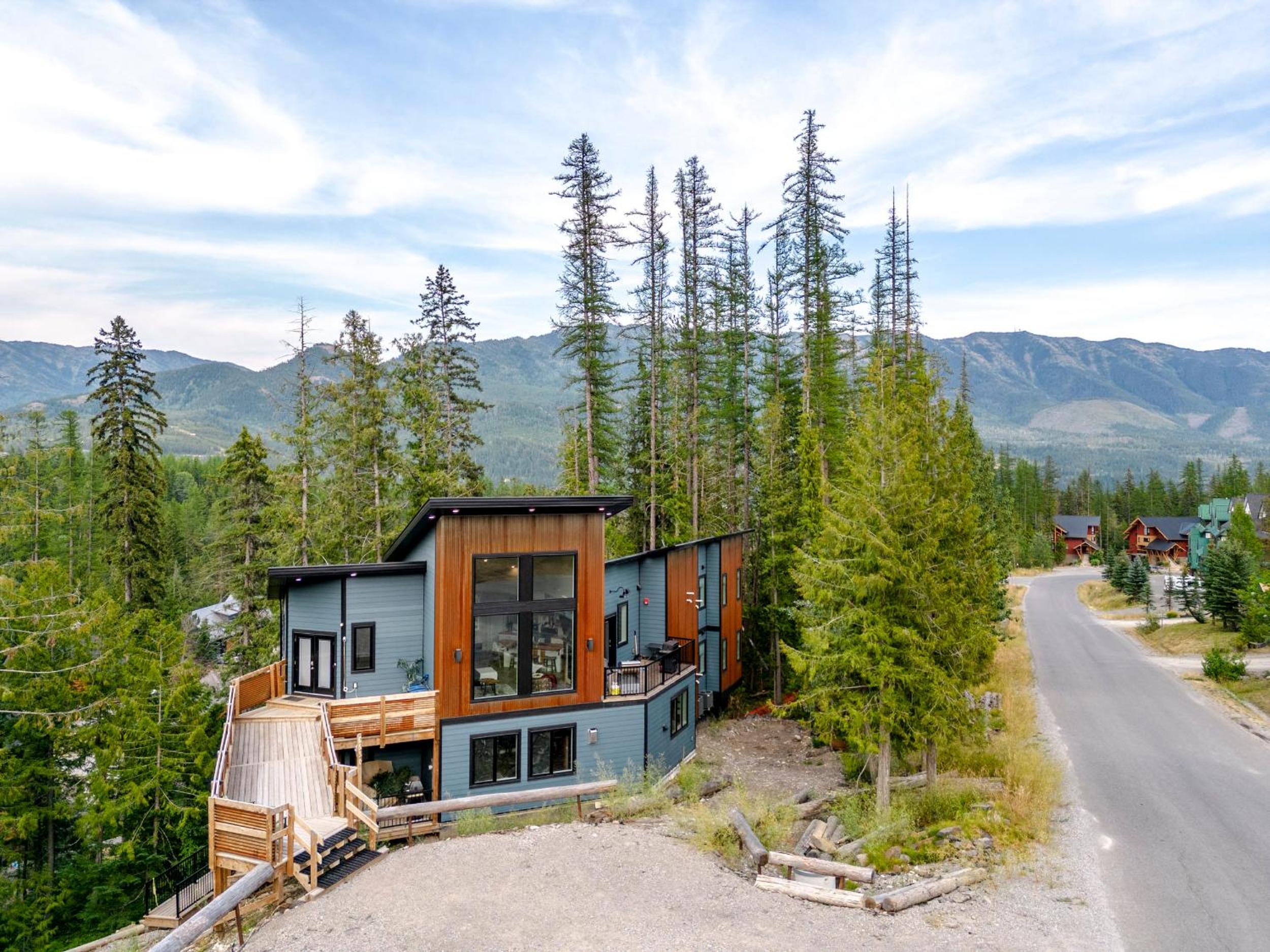 Ski in Ski Out with Huge Game Room and Hot Tub