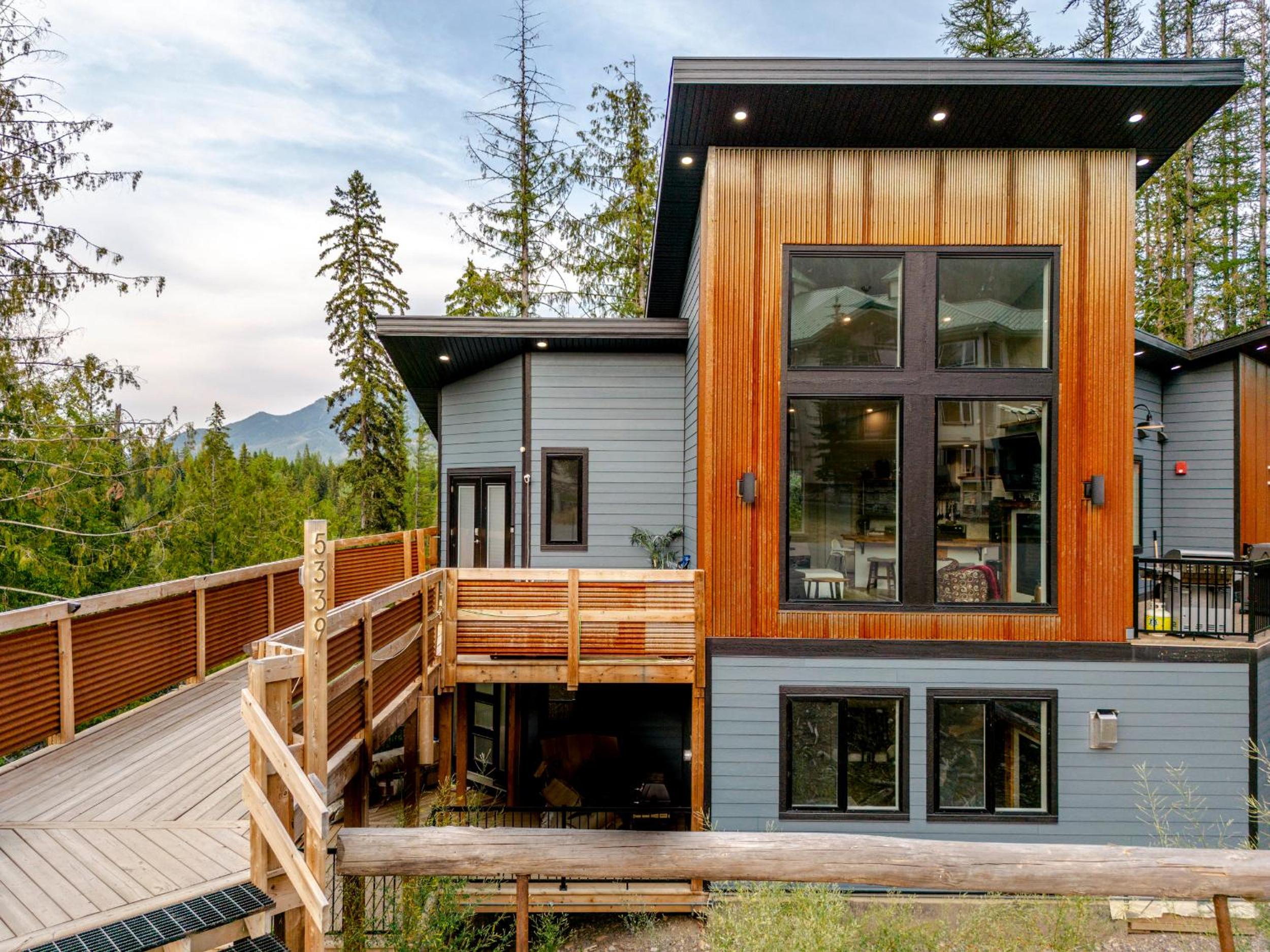Ski in Ski Out with Huge Game Room and Hot Tub