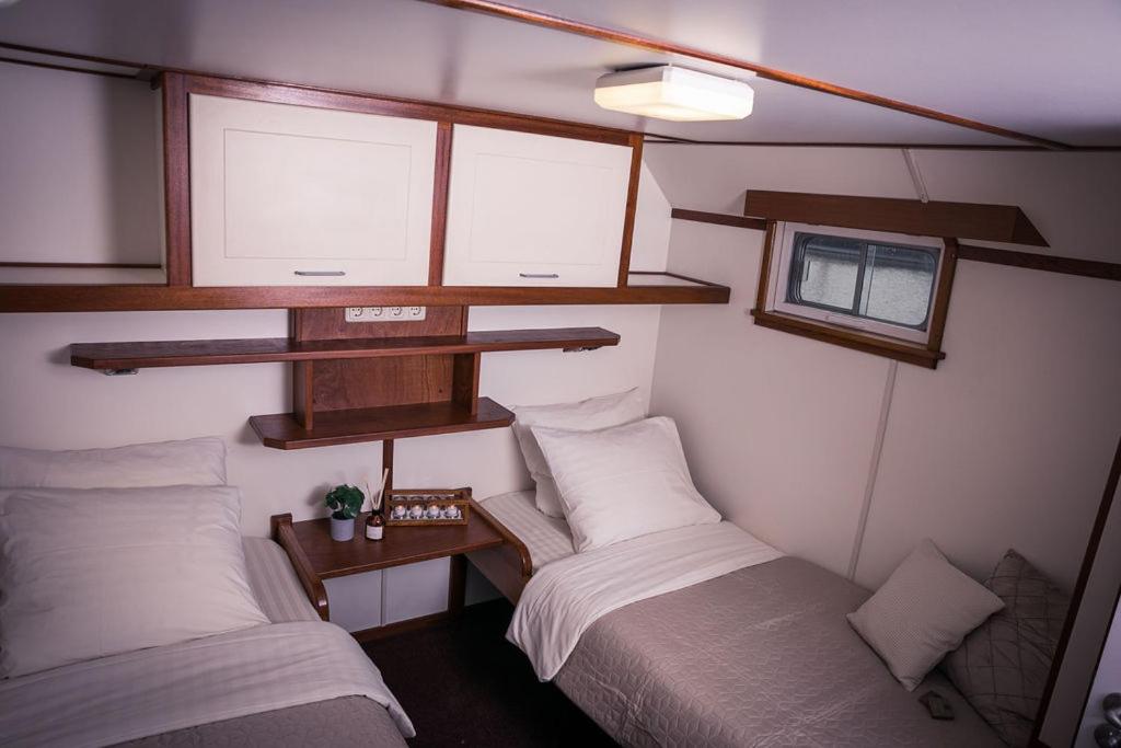 Unique Hotelboat botel Lena Maria