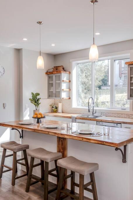 Ski in Ski Out with Huge Game Room and Hot Tub