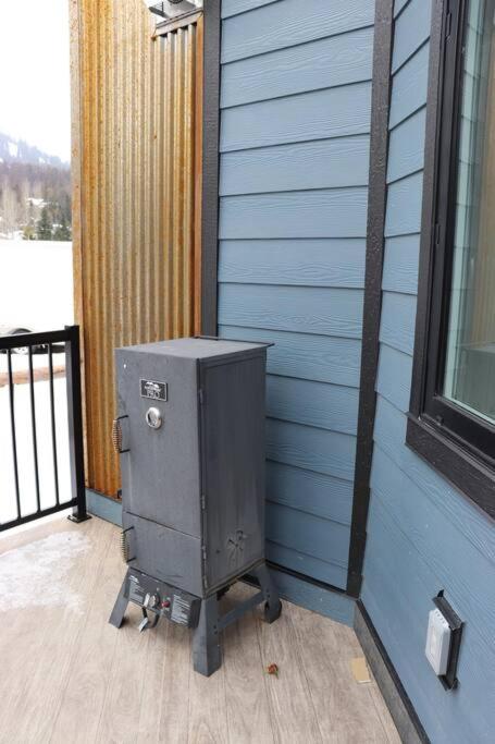 Ski in Ski Out with Huge Game Room and Hot Tub