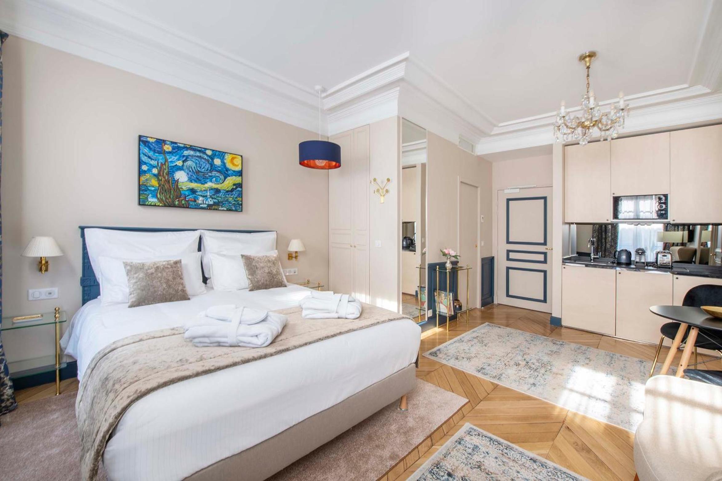 LE BEAU MARAIS - Luxury Apartments, AIR COND, LIFT