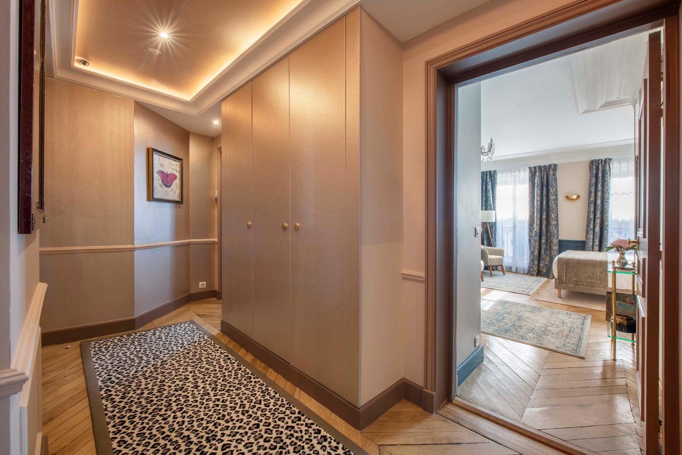 LE BEAU MARAIS - Luxury Apartments, AIR COND, LIFT