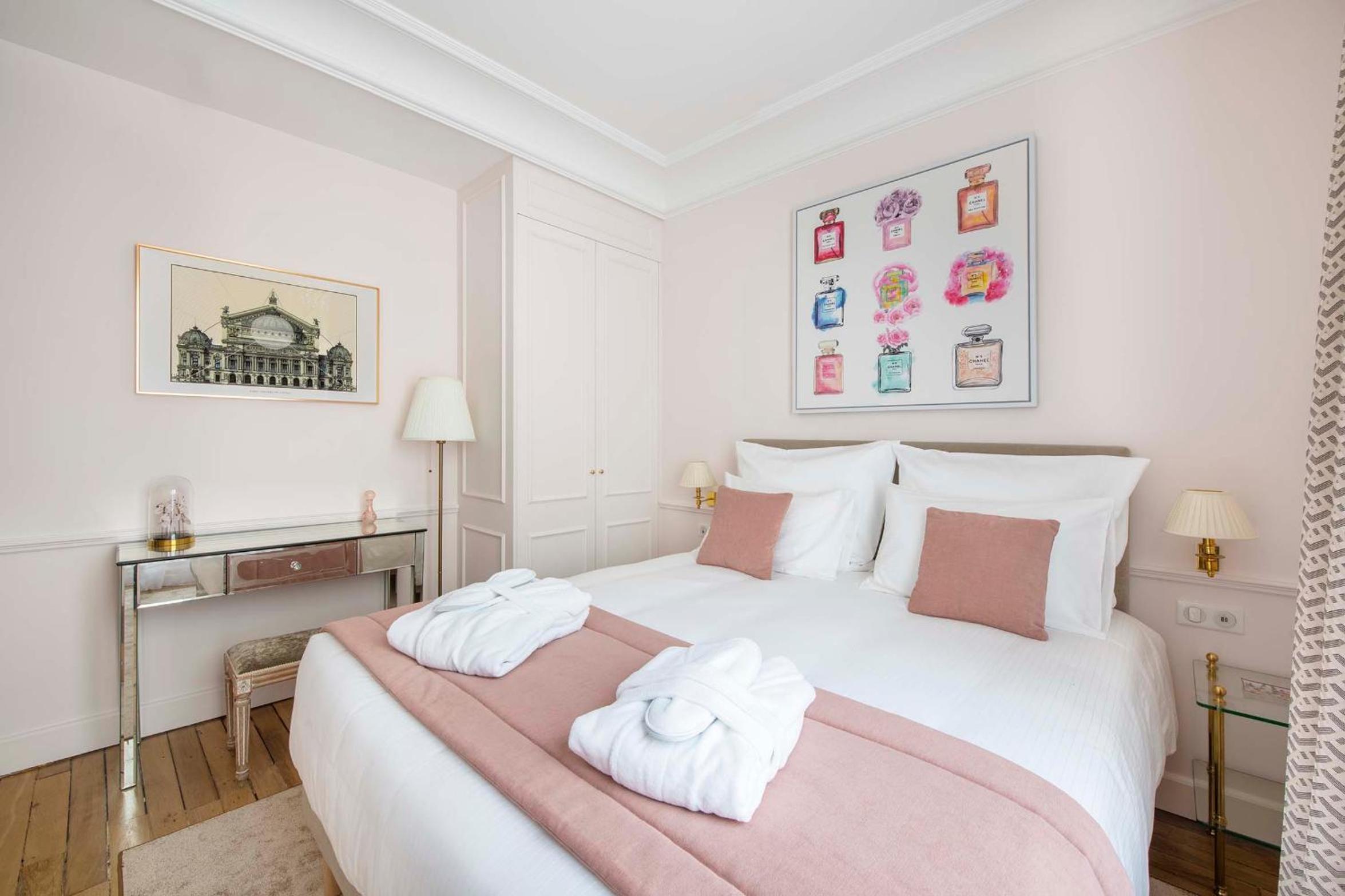 LE BEAU MARAIS - Luxury Apartments, AIR COND, LIFT