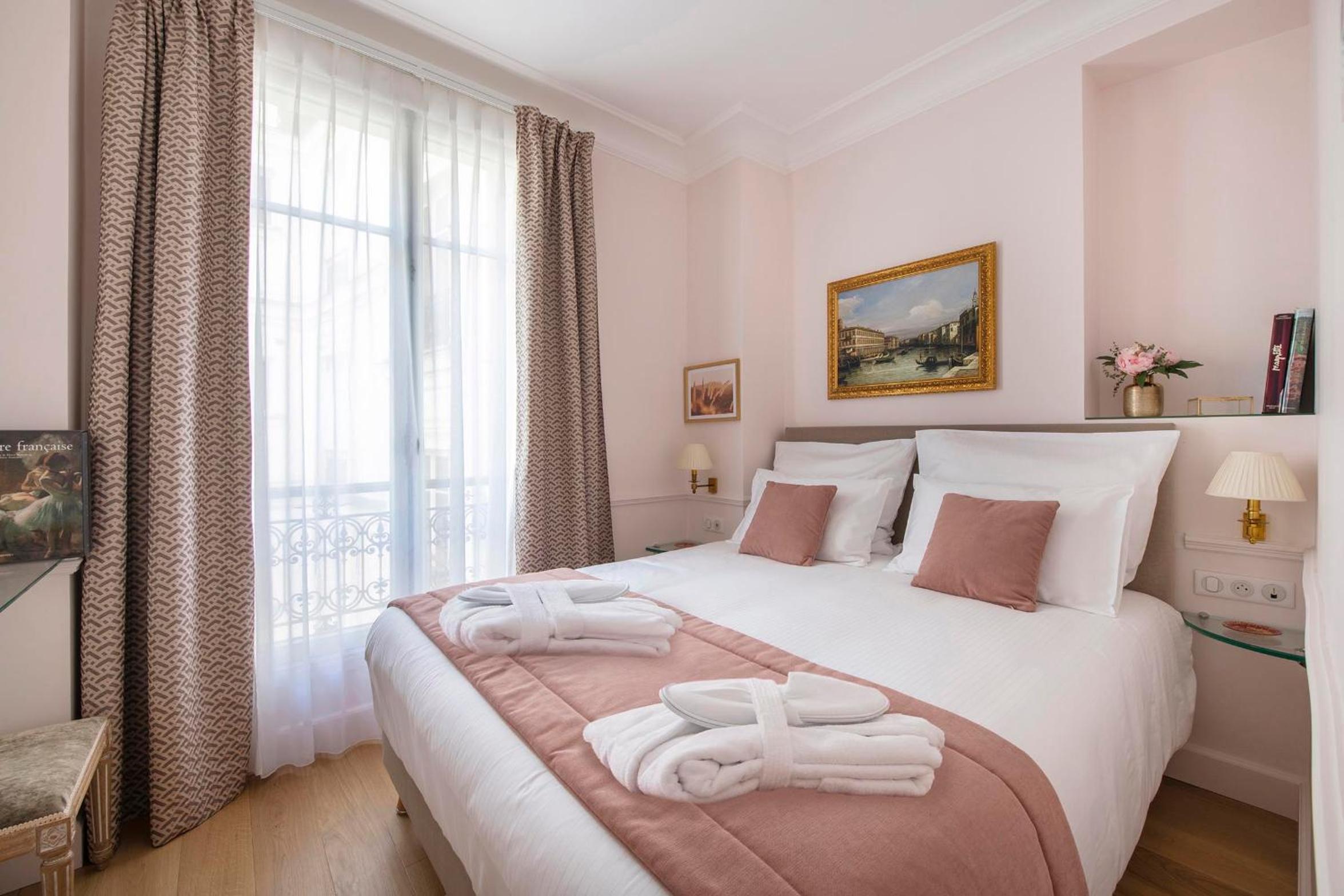 LE BEAU MARAIS - Luxury Apartments, AIR COND, LIFT
