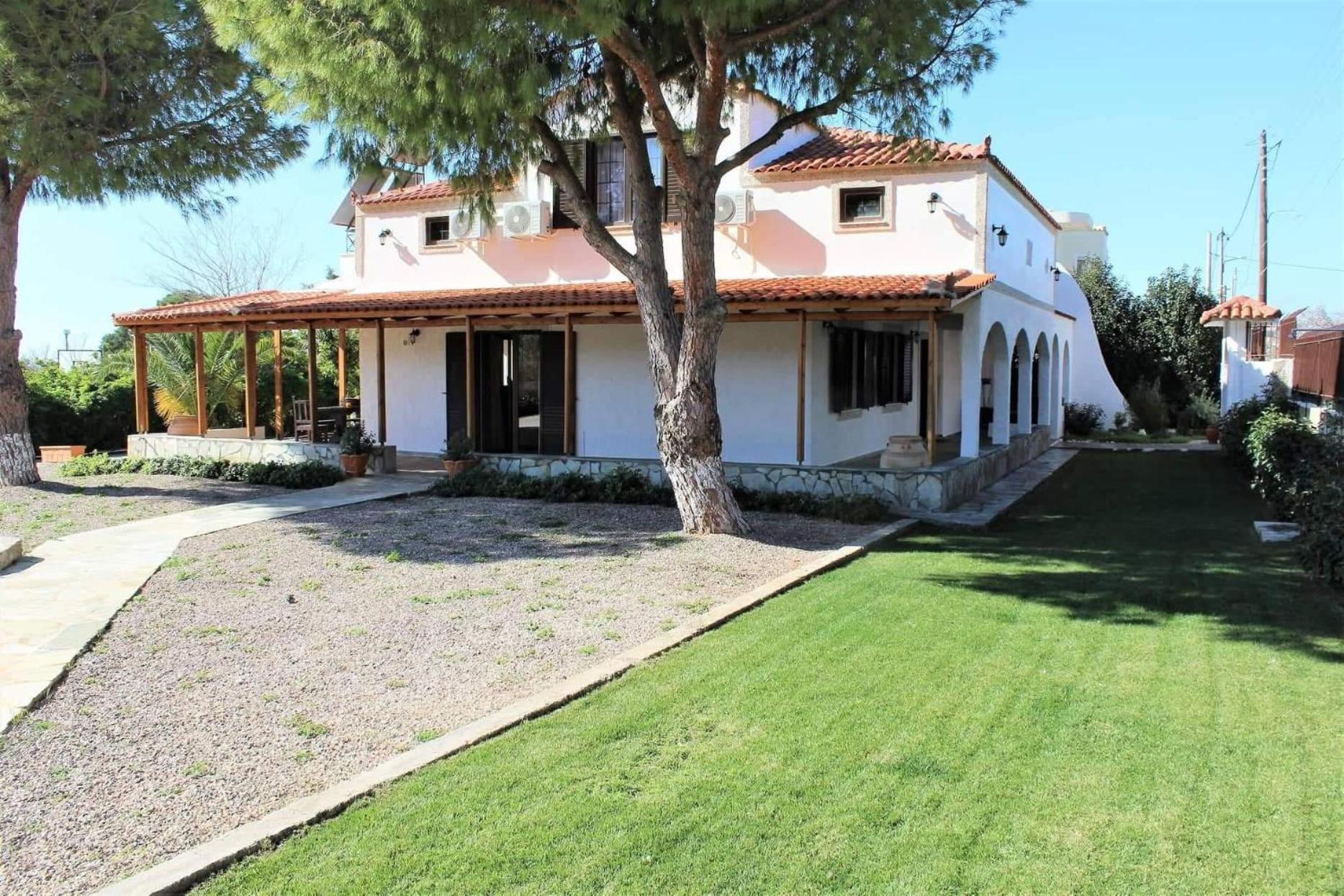 ARCHONTISSA Lagonisi villa