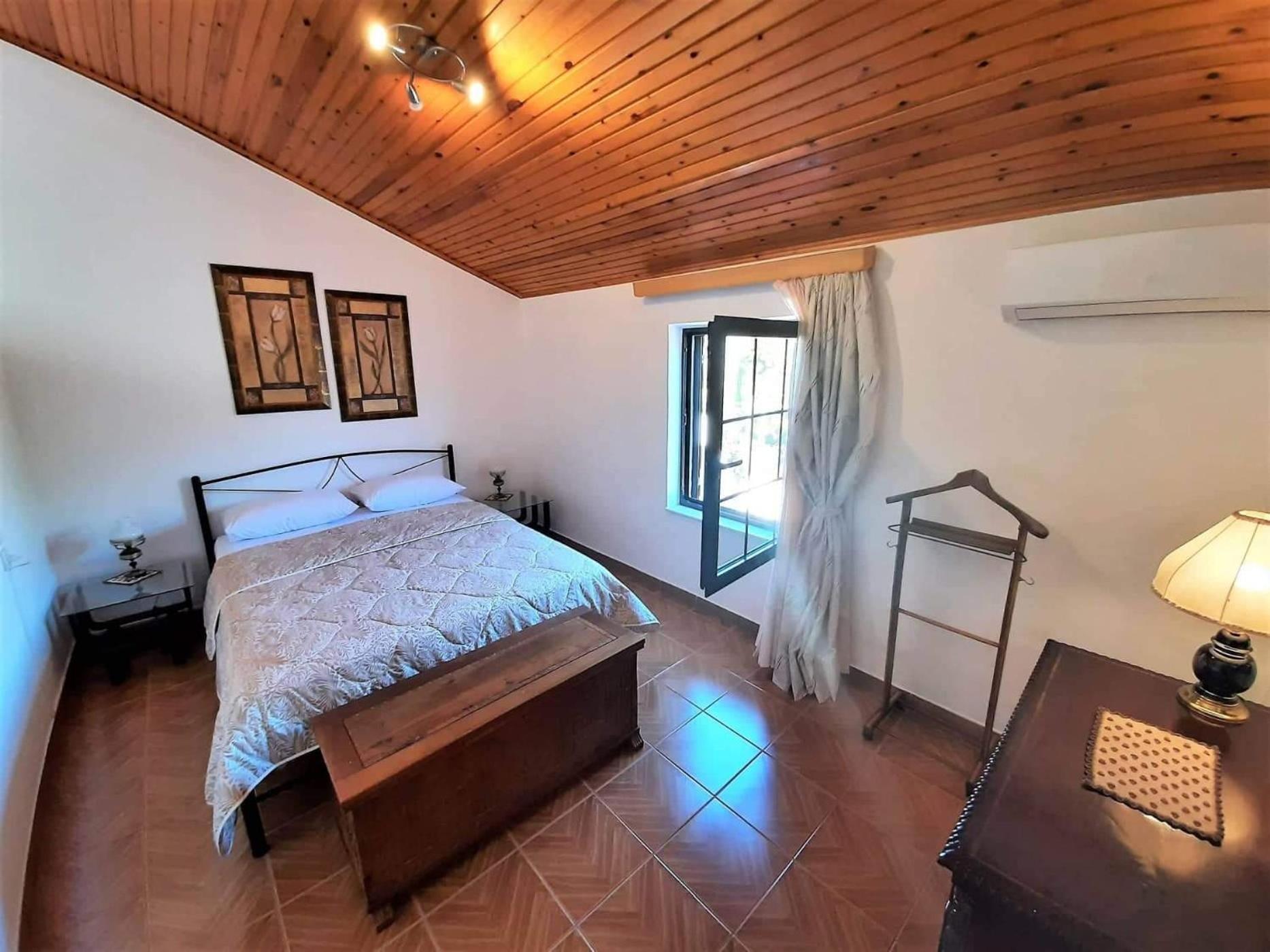 ARCHONTISSA Lagonisi villa