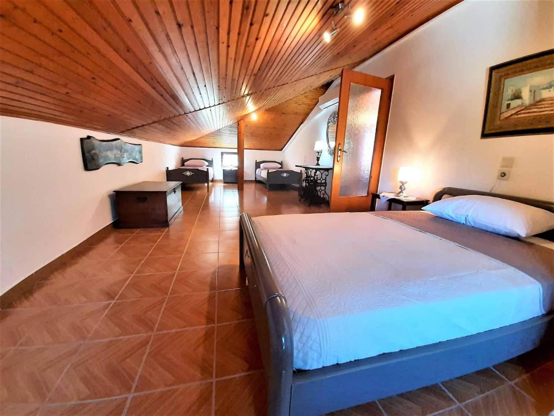 ARCHONTISSA Lagonisi villa