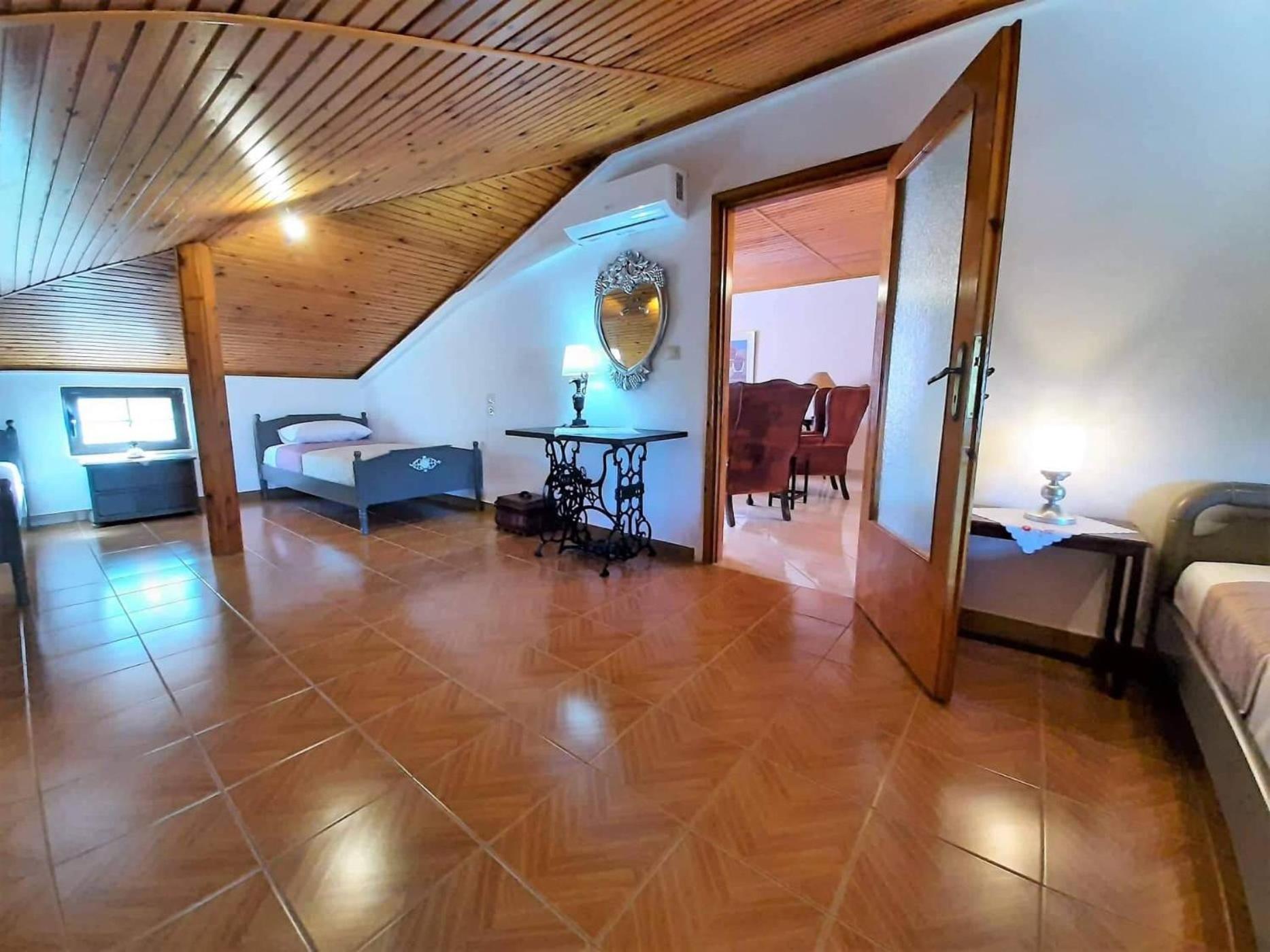 ARCHONTISSA Lagonisi villa