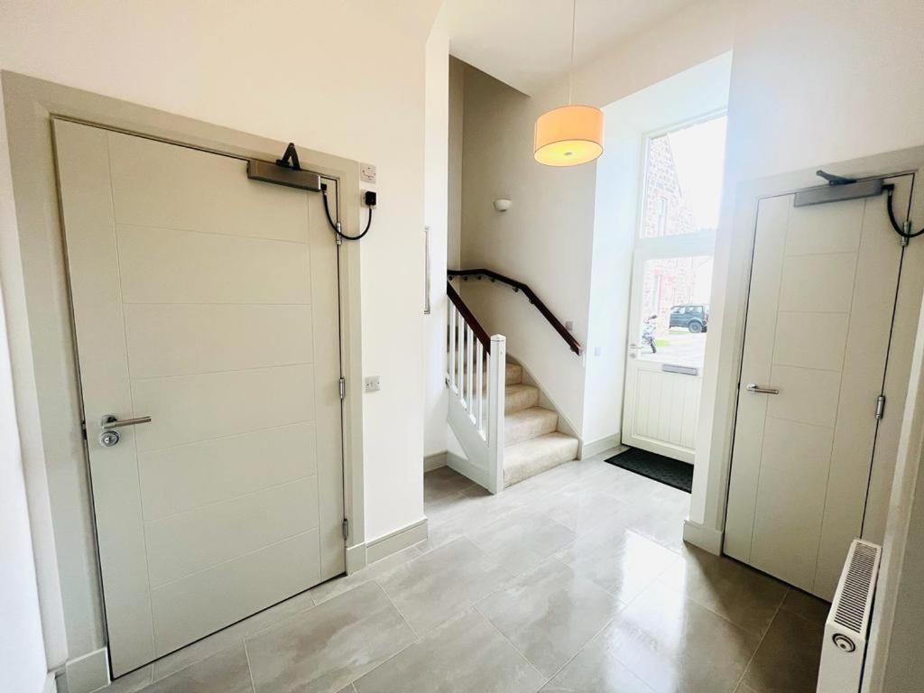 Great Glen Townhouse Inverness - Entire 3 Story Townhouse