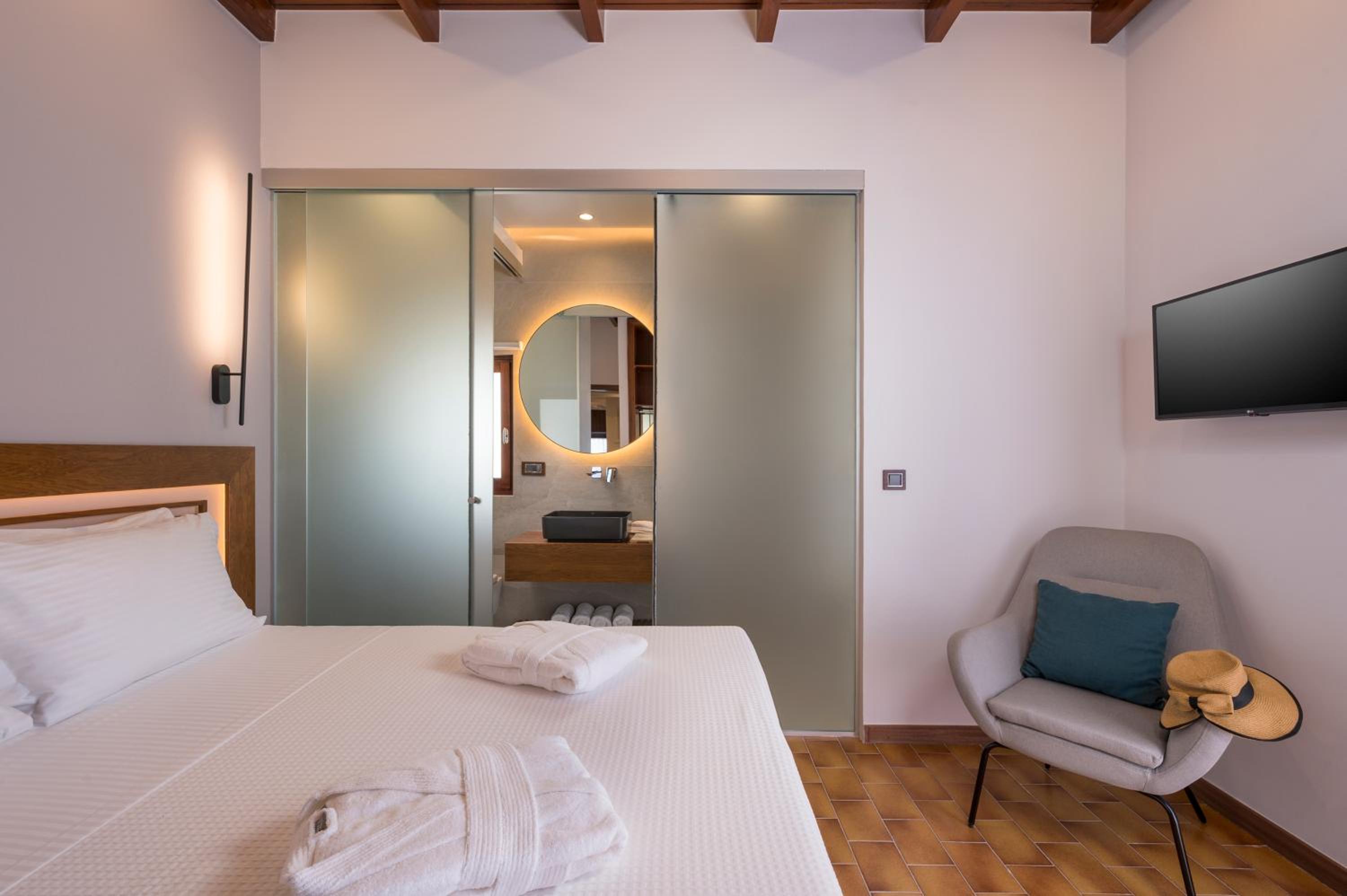 Azatis Luxury Villa