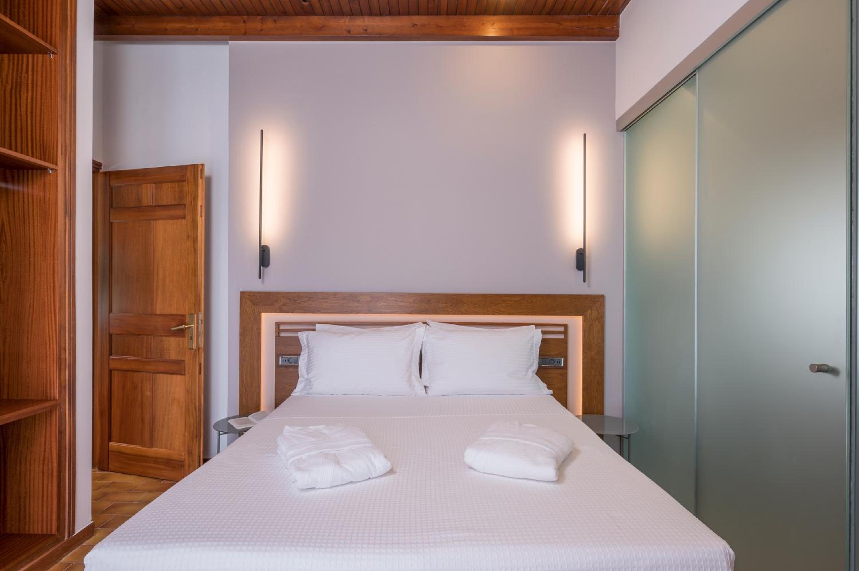 Azatis Luxury Villa