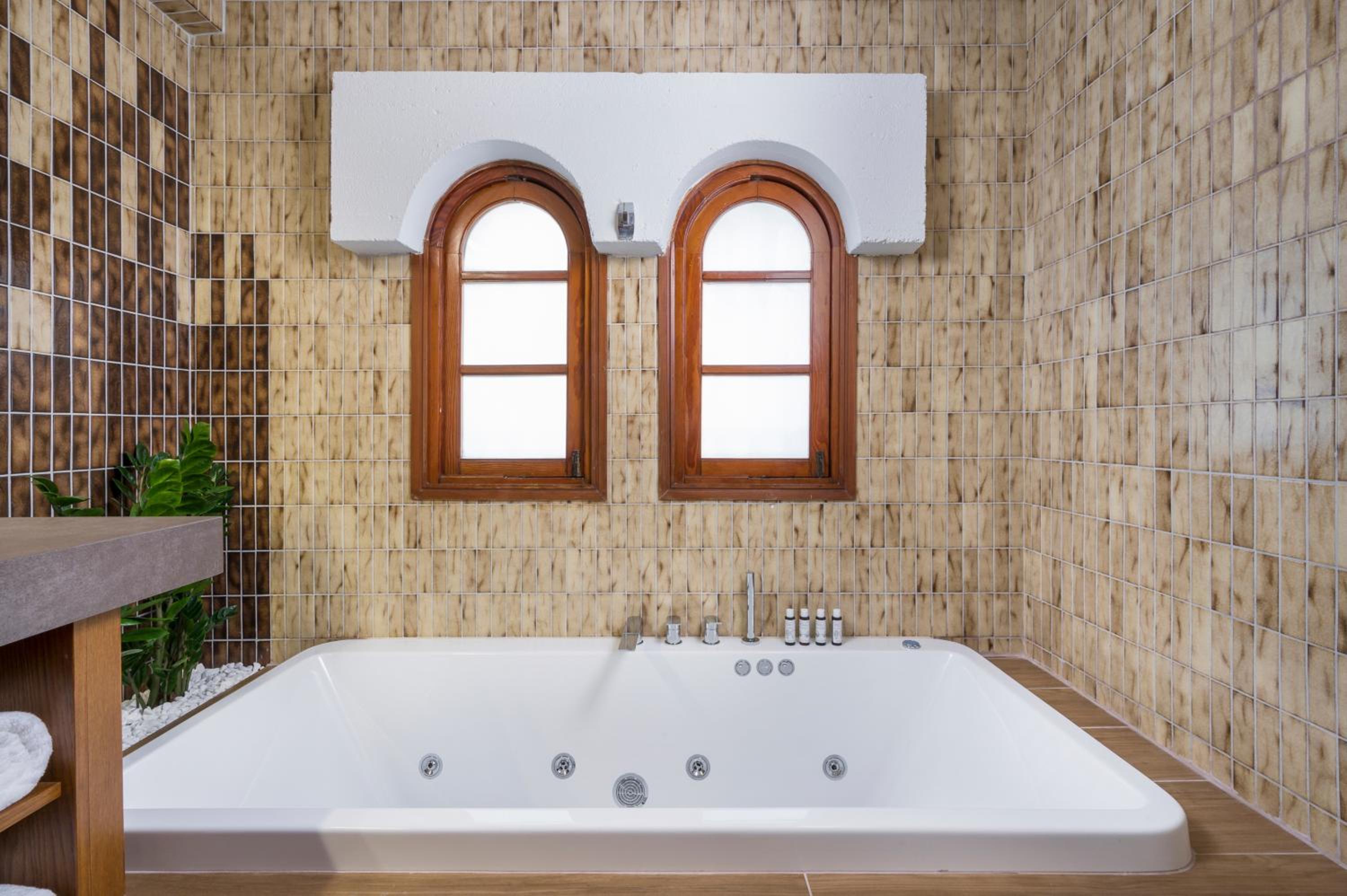 Azatis Luxury Villa