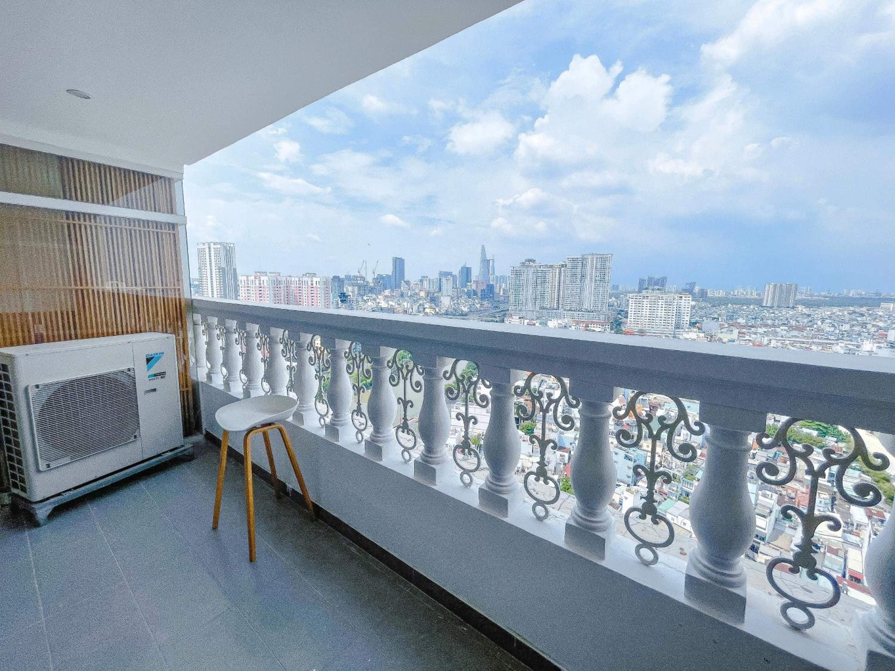 TOKYO 86 PENTHOUSE - Rooftop Garden Central City