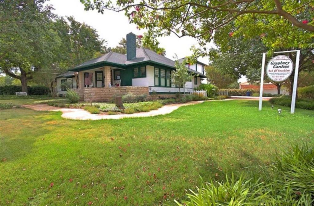 Granbury Gardens Bed and Breakfast view 2