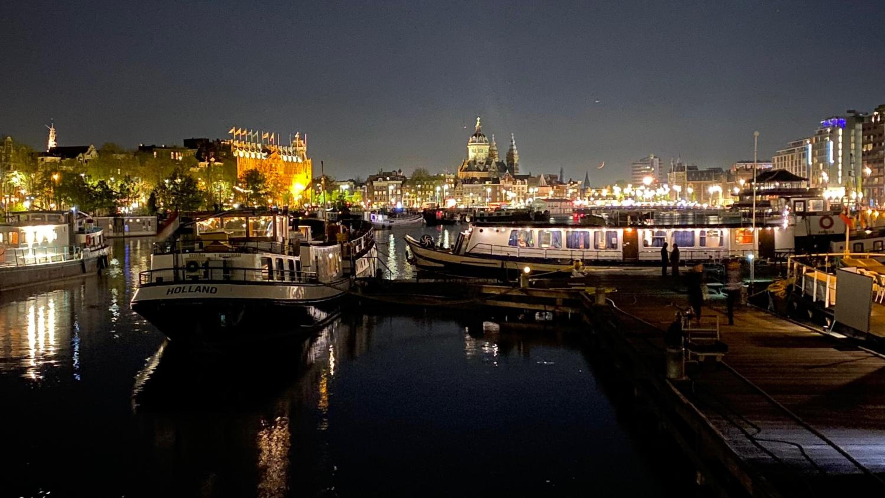 Unique Hotelboat botel Lena Maria