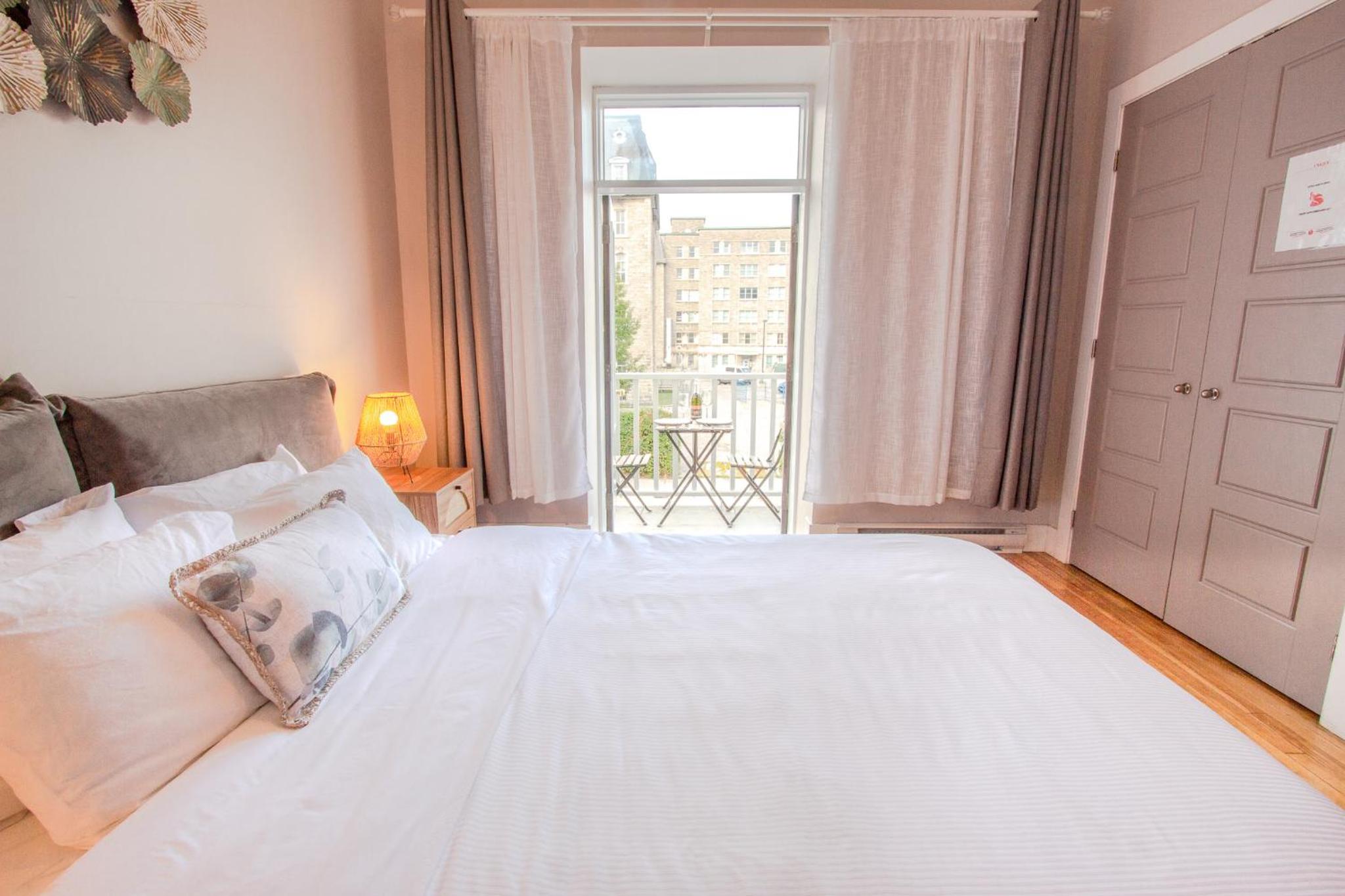 Montreal Vacations - ZEN - SelfCheckIn - Rooftop - Terraces - St-Denis - Property Image 10