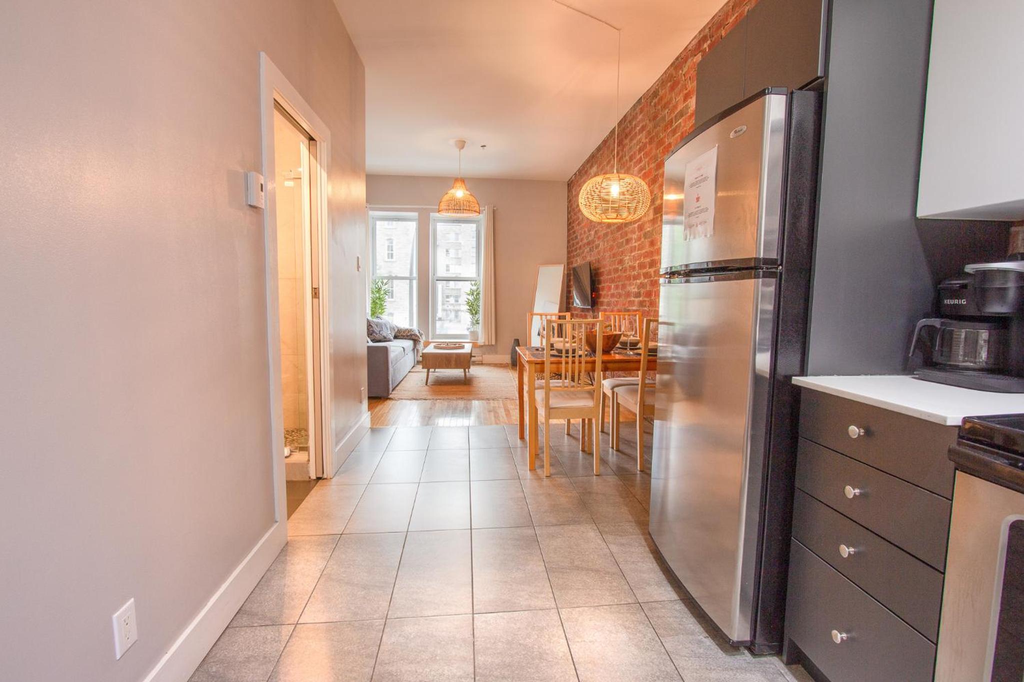 Montreal Vacations - ZEN - SelfCheckIn - Rooftop - Terraces - St-Denis - Property Image 3