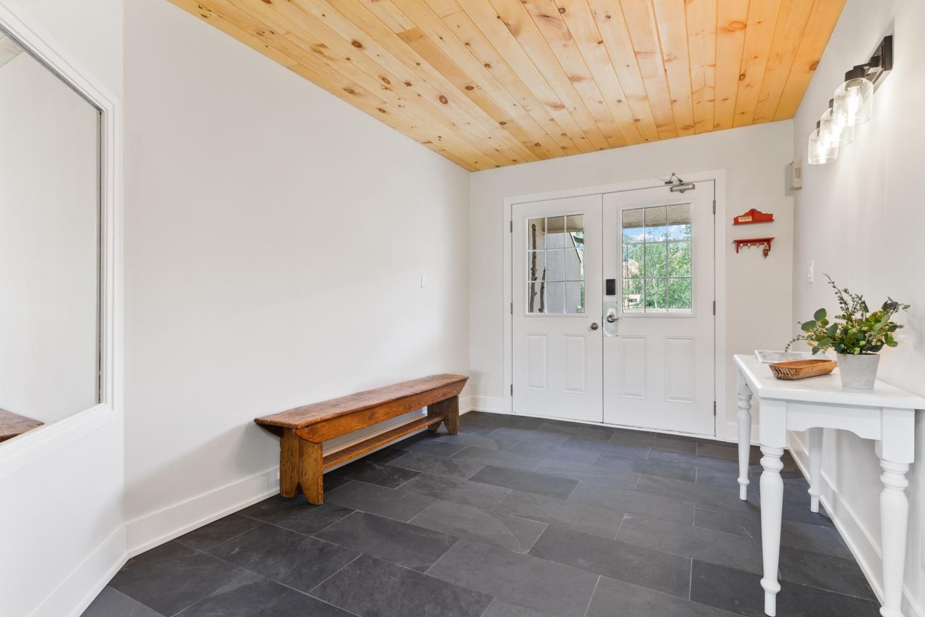 Lovely 3 Bedroom Wintergreen Retreat w Sauna