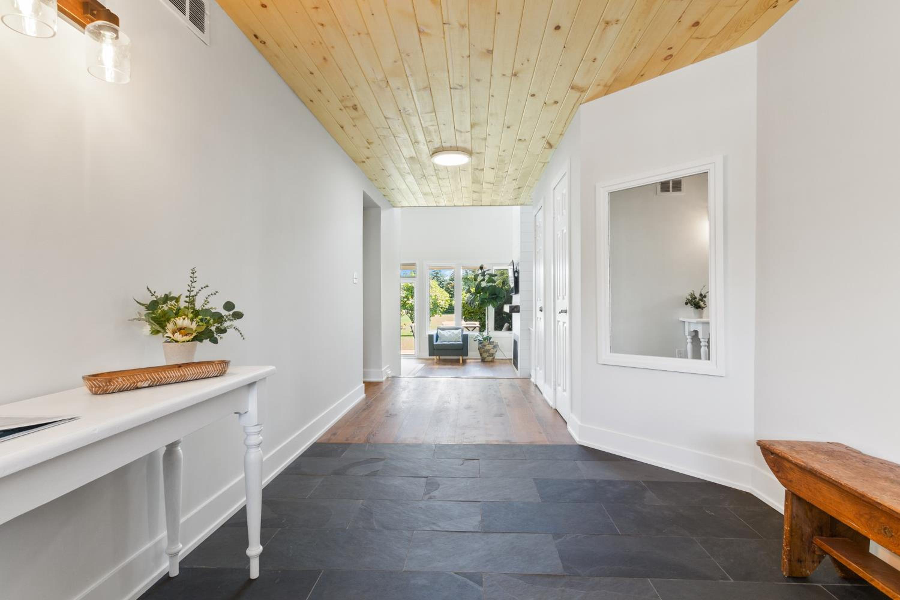 Lovely 3 Bedroom Wintergreen Retreat w Sauna